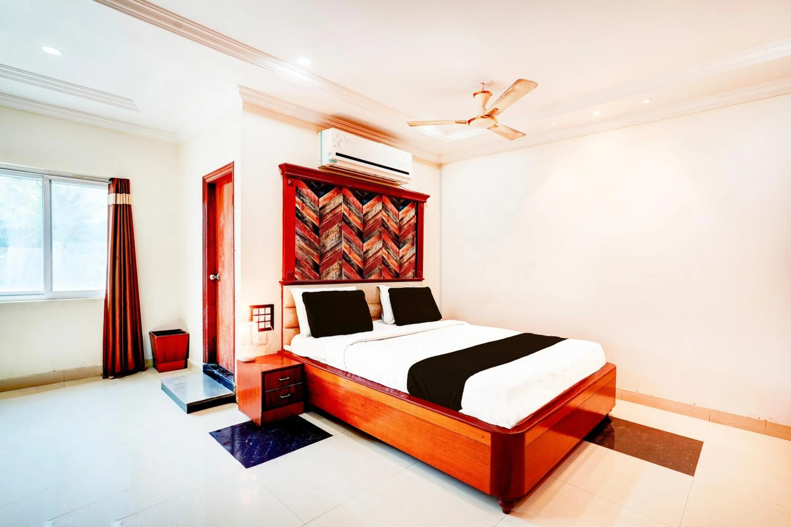 Bedroom, Bed in OYO Townhouse Anantapur Near Srikantam Circle
