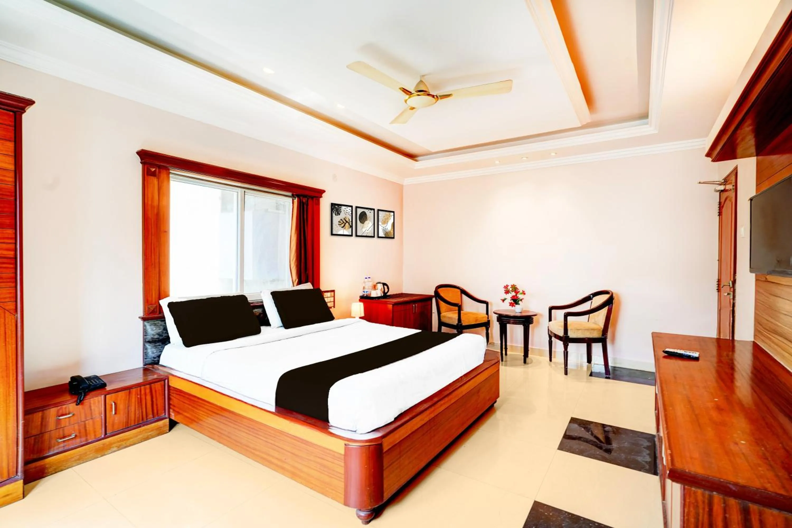 Bedroom, Bed in OYO Townhouse Anantapur Near Srikantam Circle