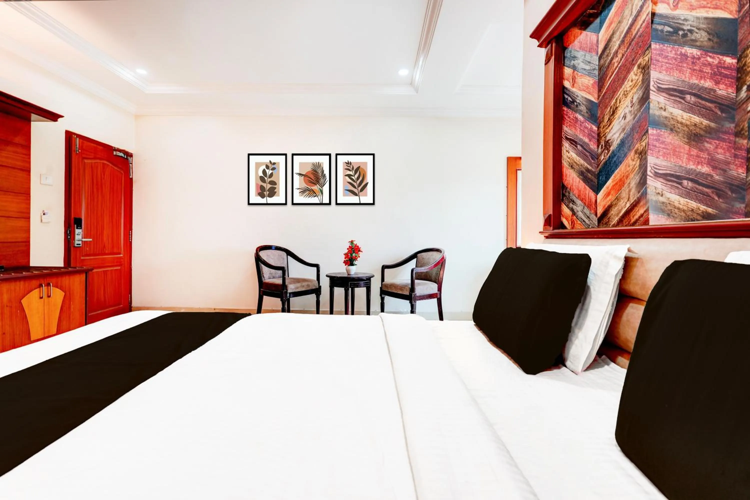 Bedroom, Bed in OYO Townhouse Anantapur Near Srikantam Circle