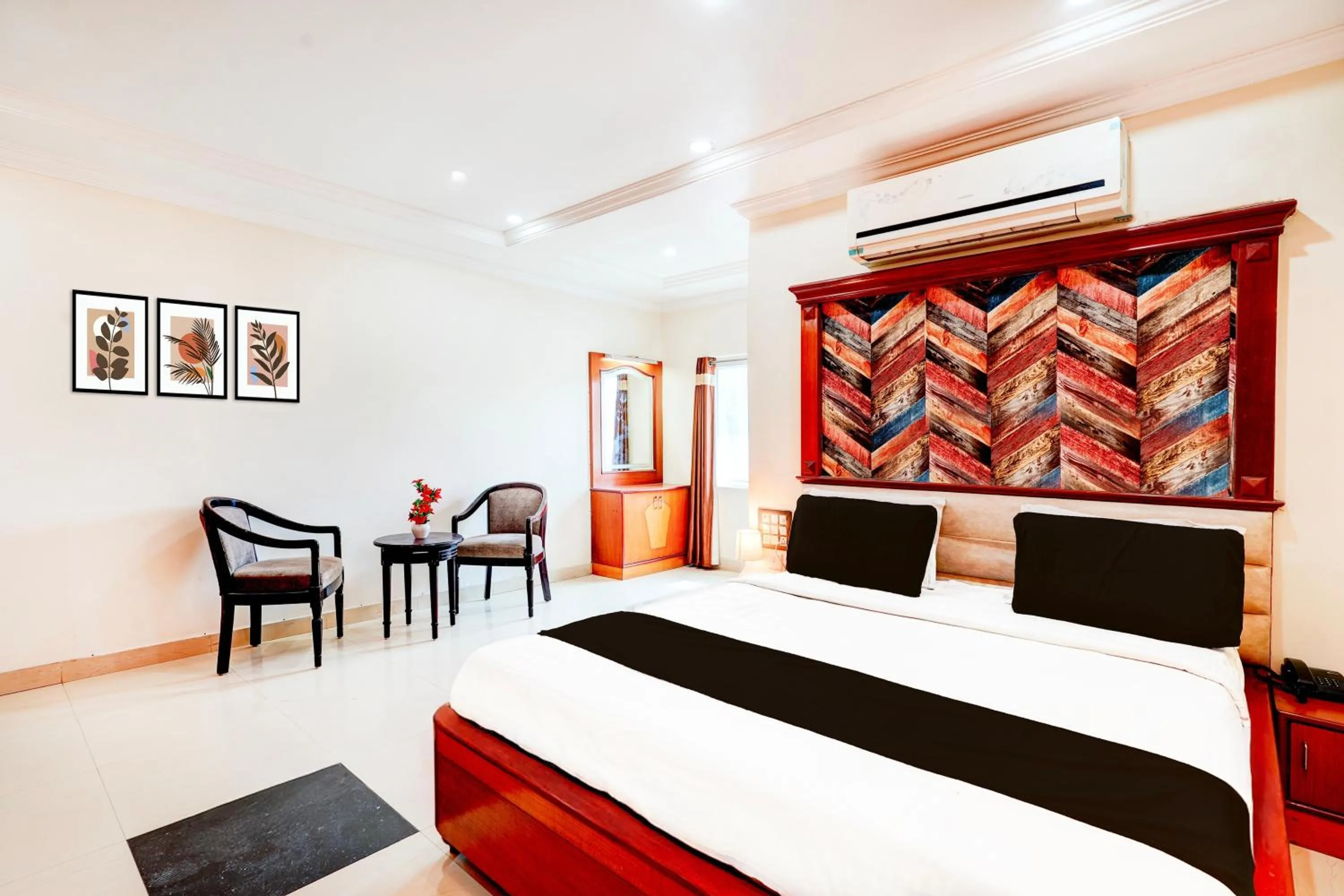 Bedroom, Bed in OYO Townhouse Anantapur Near Srikantam Circle