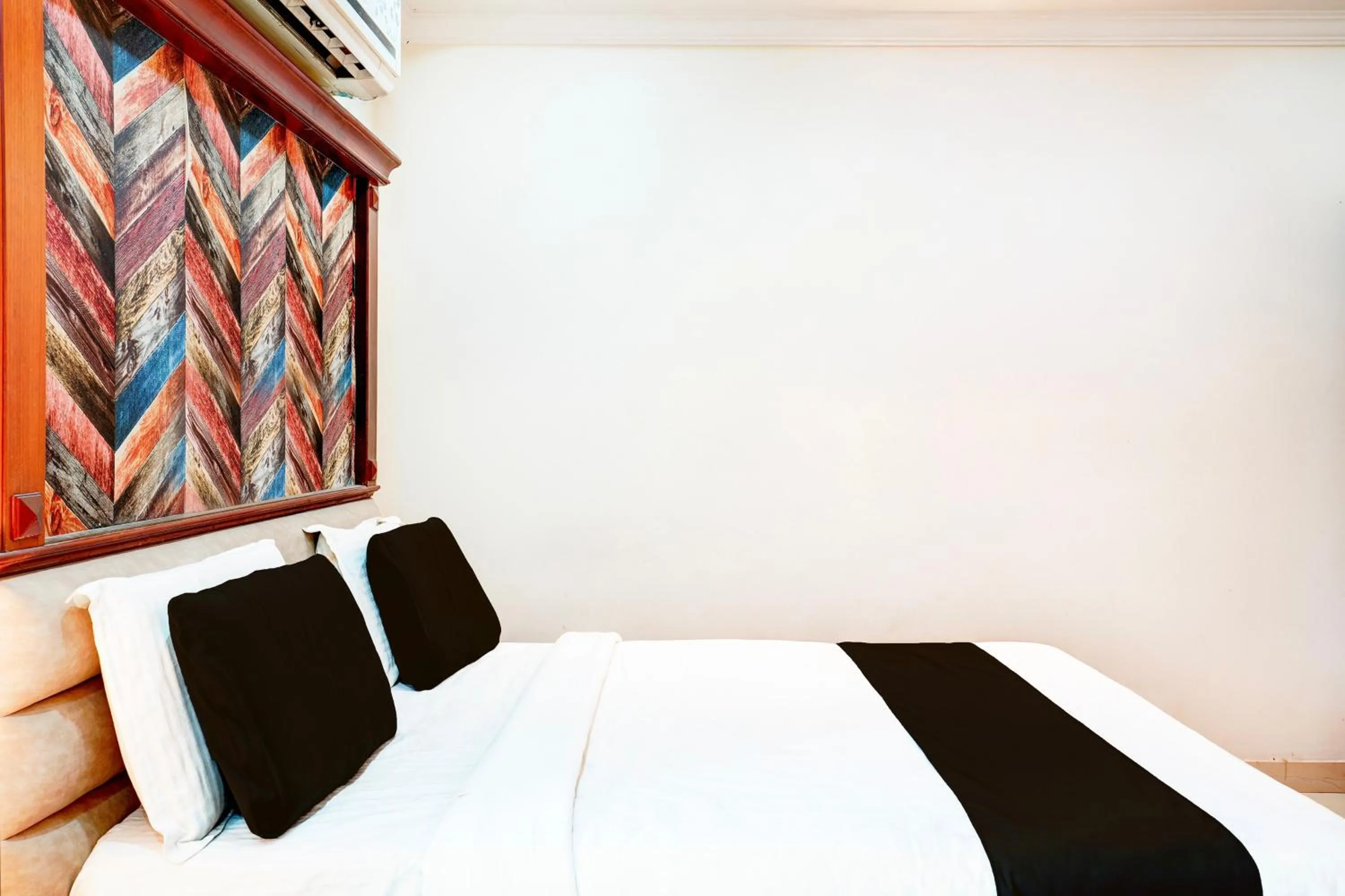 Bedroom, Bed in OYO Townhouse Anantapur Near Srikantam Circle
