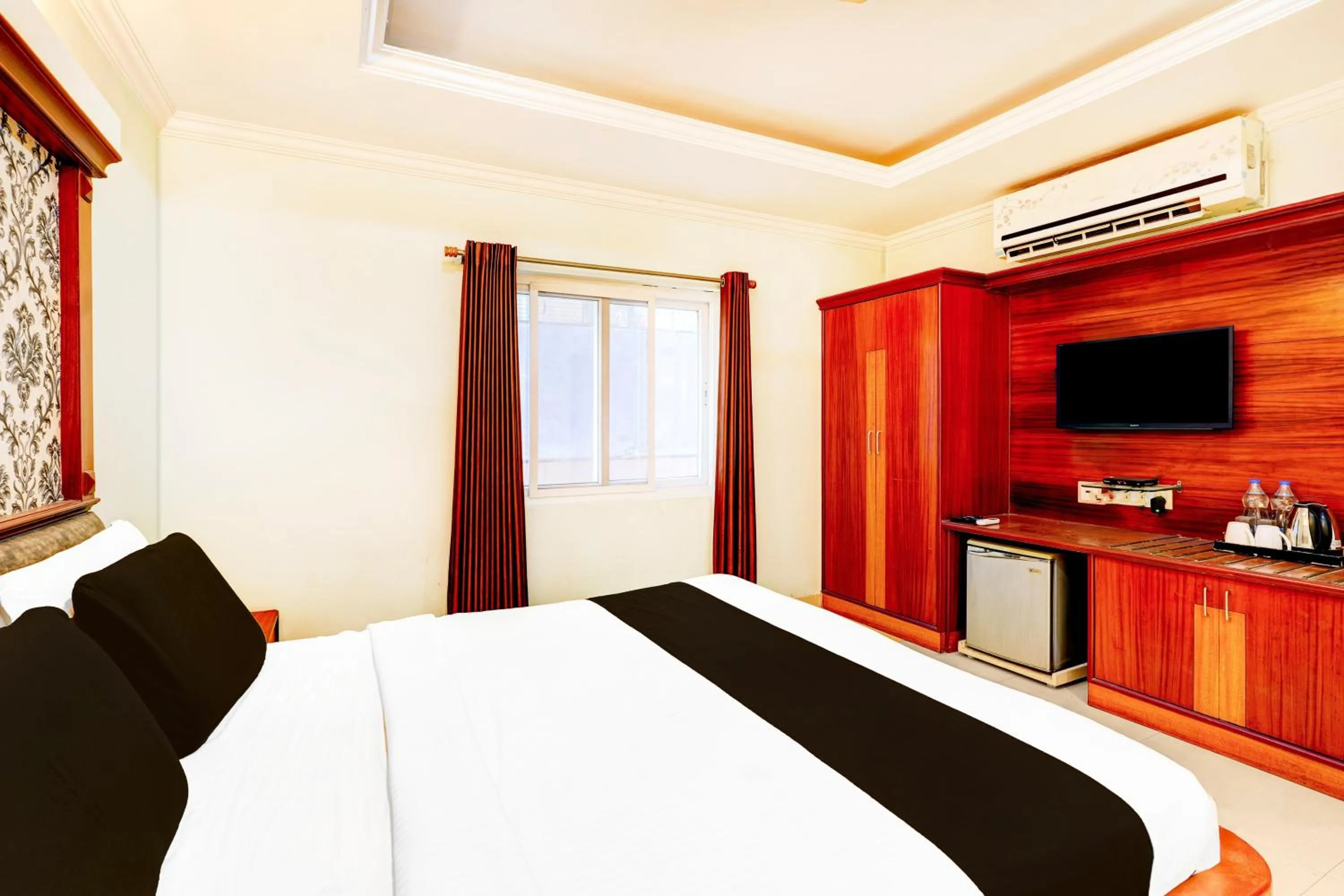 Bedroom, Bed in OYO Townhouse Anantapur Near Srikantam Circle