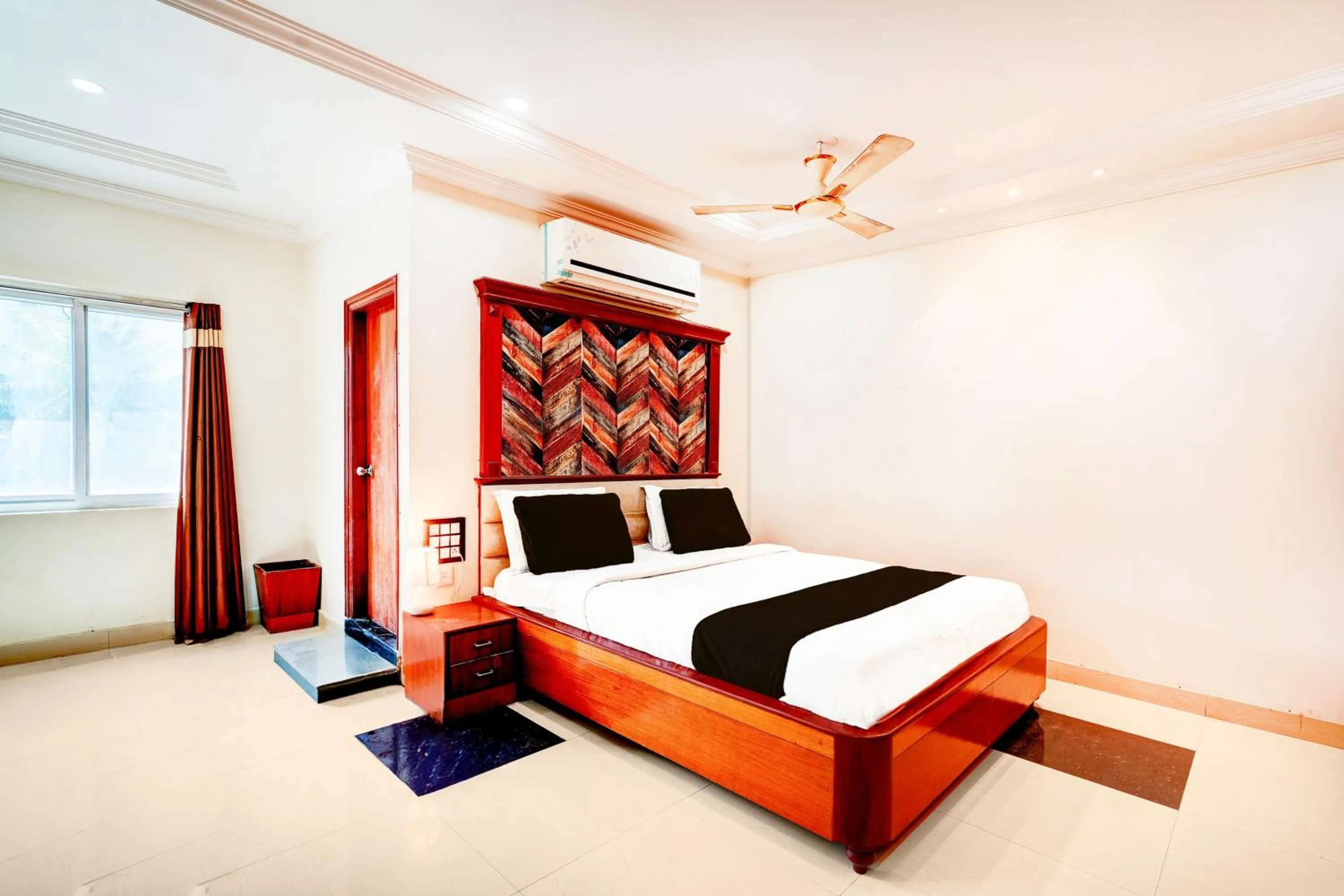 Bedroom, Bed in OYO Townhouse Anantapur Near Srikantam Circle