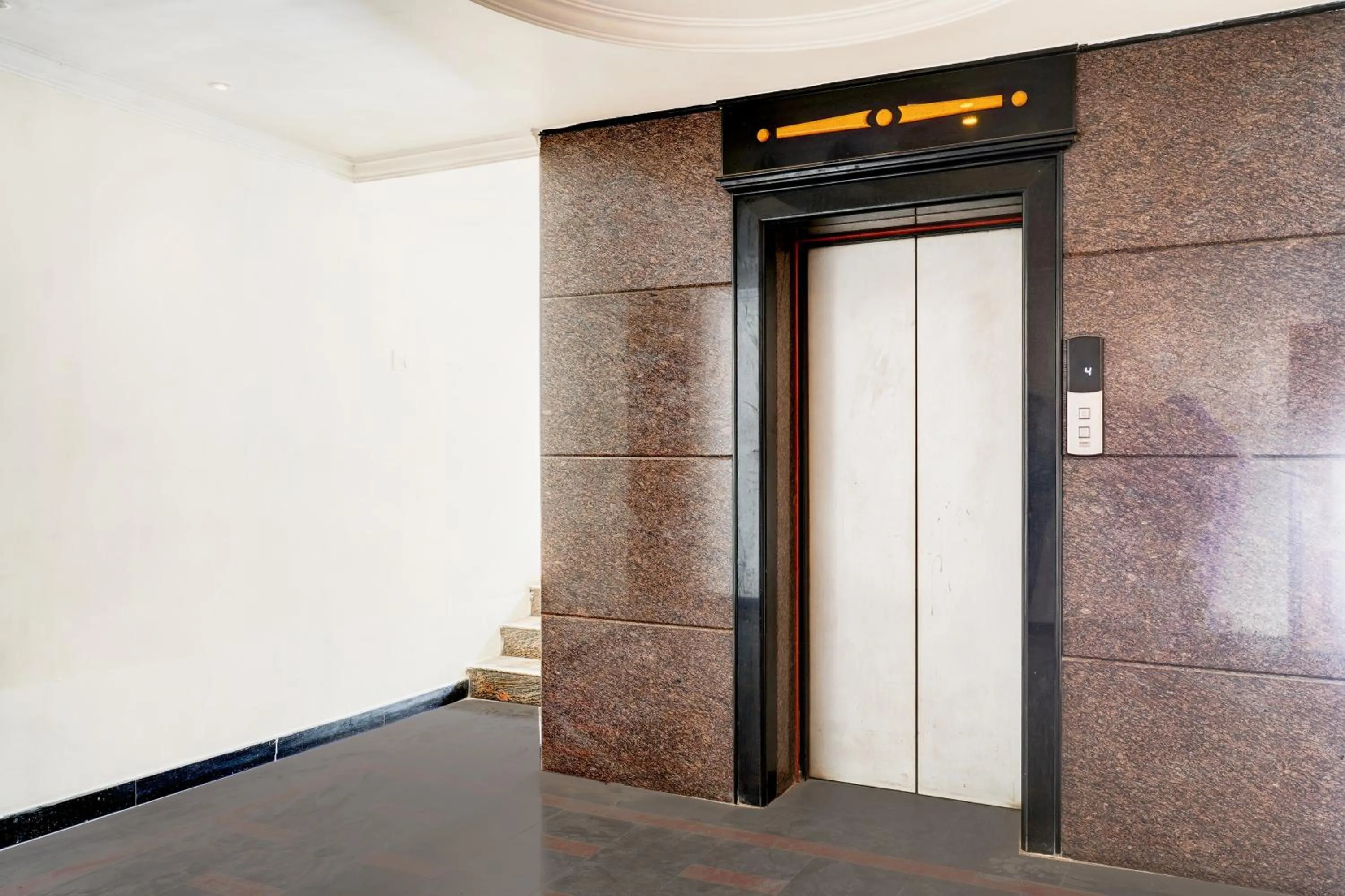 Lobby or reception in Townhouse Anantapur Near Srikantam Circle