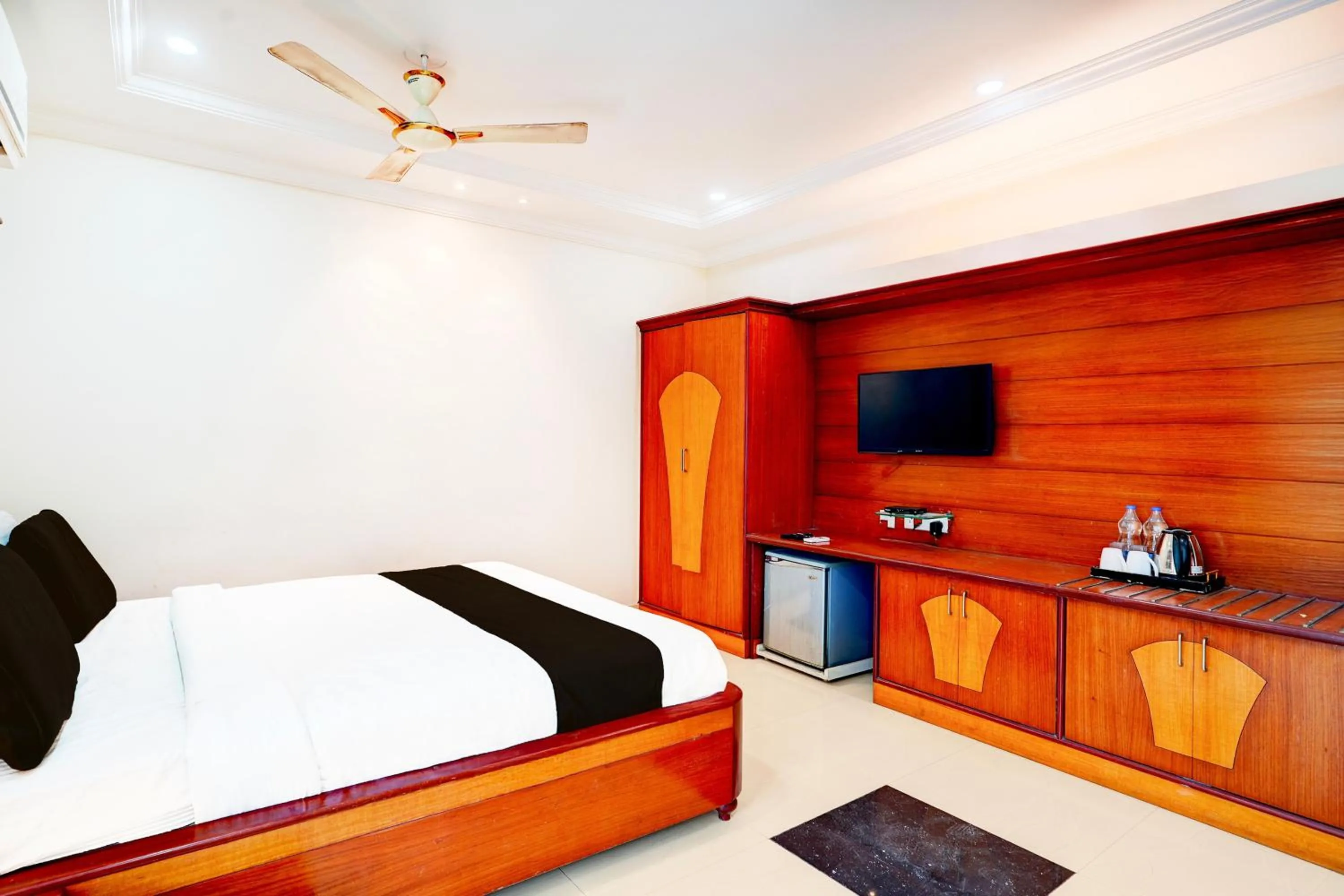 Bedroom, Bed in OYO Townhouse Anantapur Near Srikantam Circle