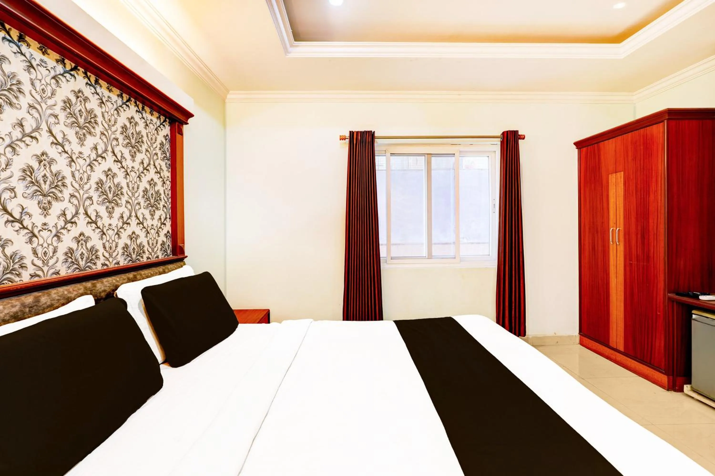 Bedroom, Bed in OYO Townhouse Anantapur Near Srikantam Circle