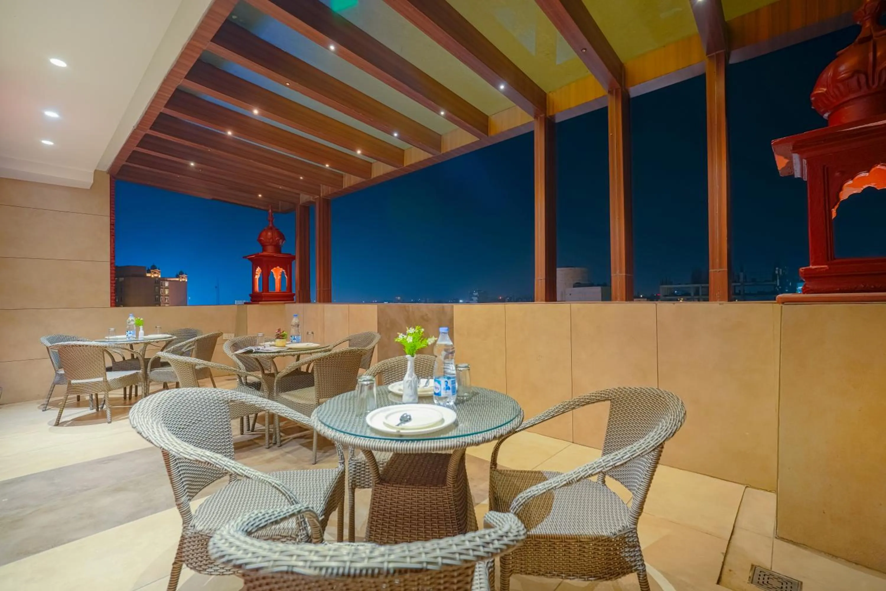 Restaurant/places to eat in Hotel RV Golden A Few Steps from Golden Temple