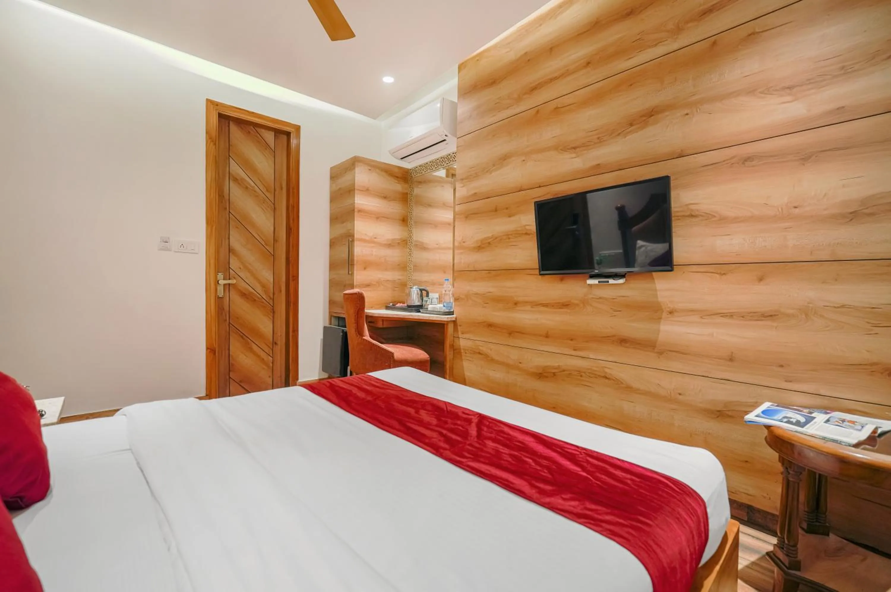 Bedroom in Hotel RV Golden A Few Steps from Golden Temple