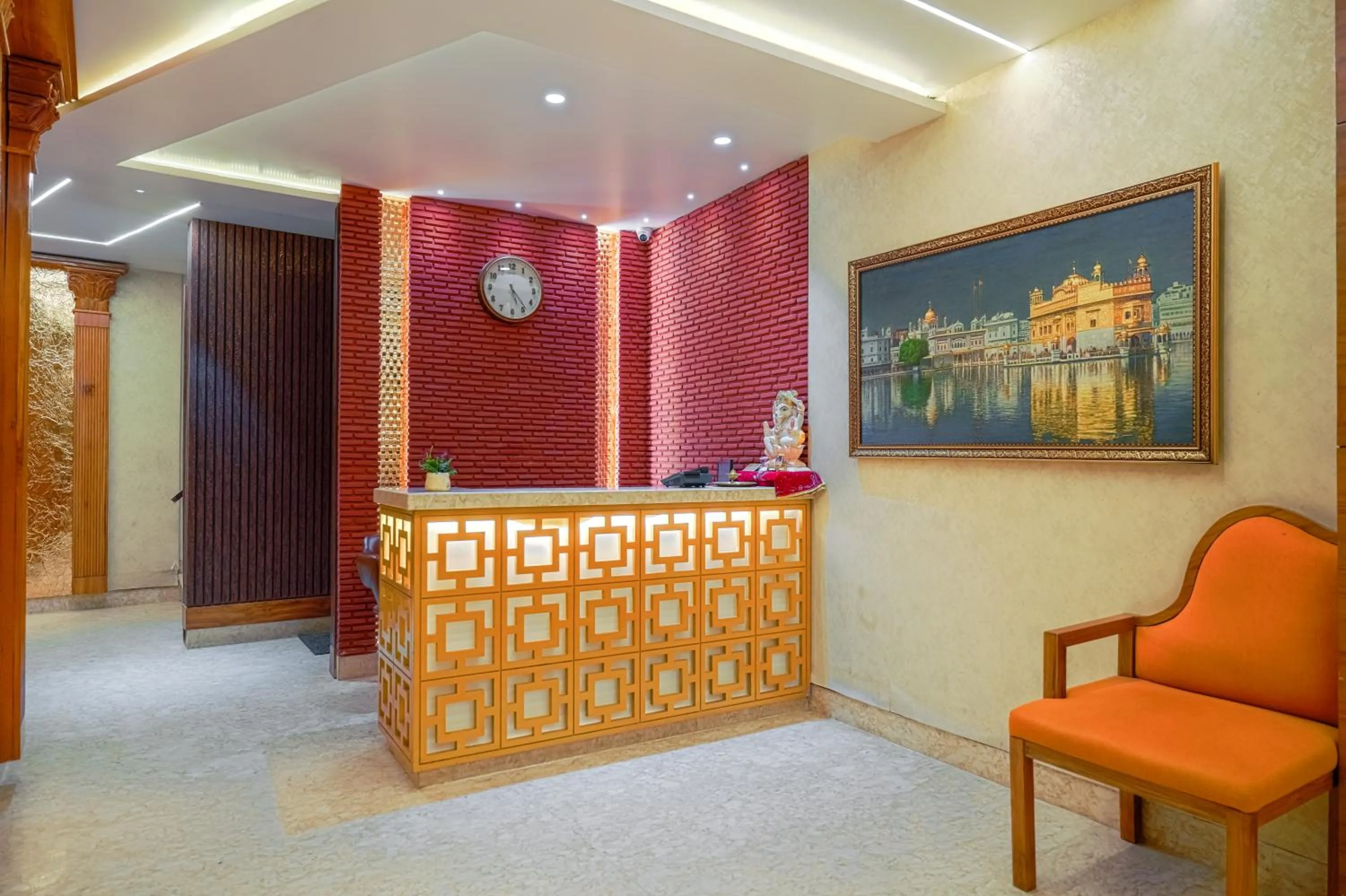 Lobby or reception in Hotel RV Golden A Few Steps from Golden Temple