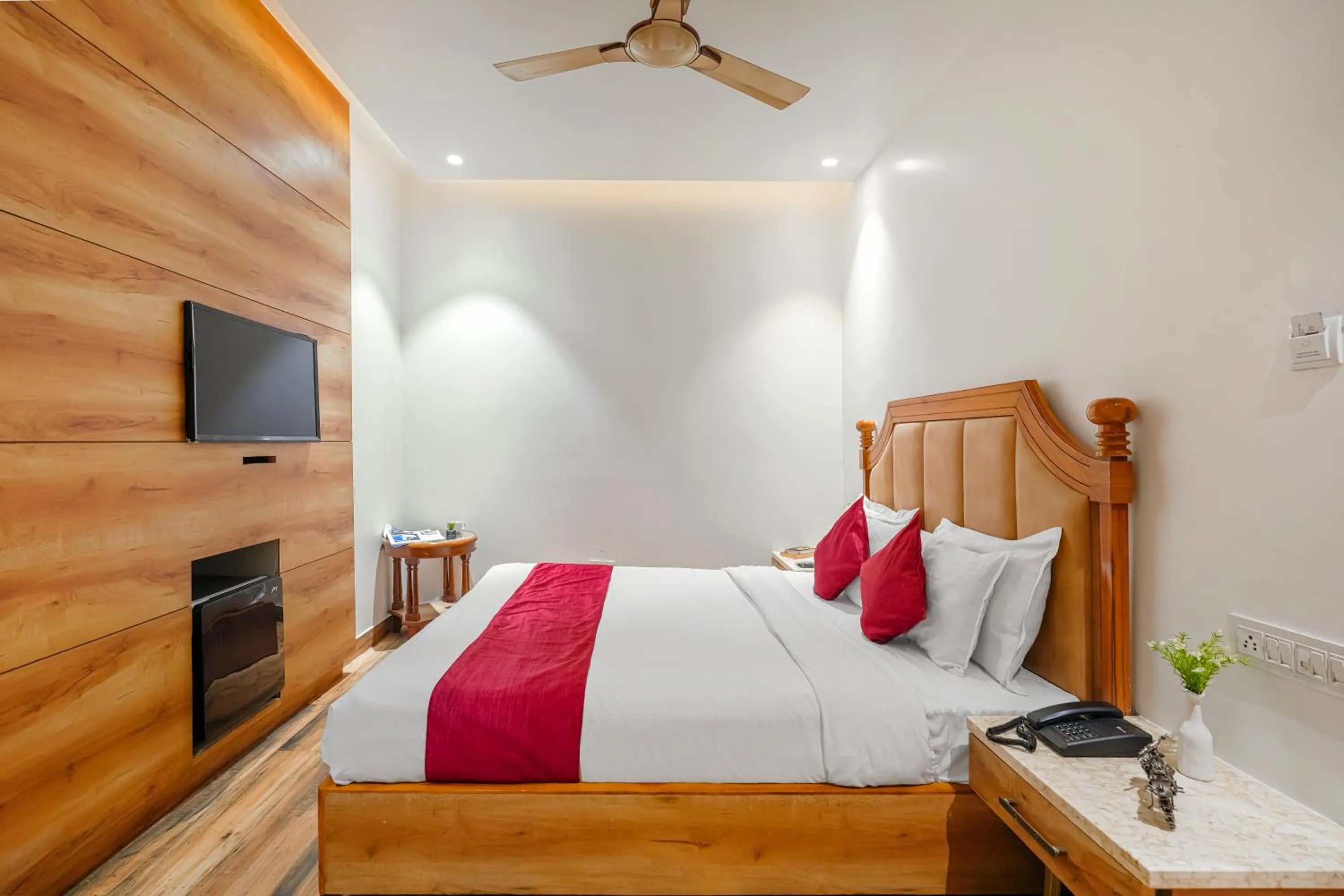 Bedroom in Hotel RV Golden A Few Steps from Golden Temple