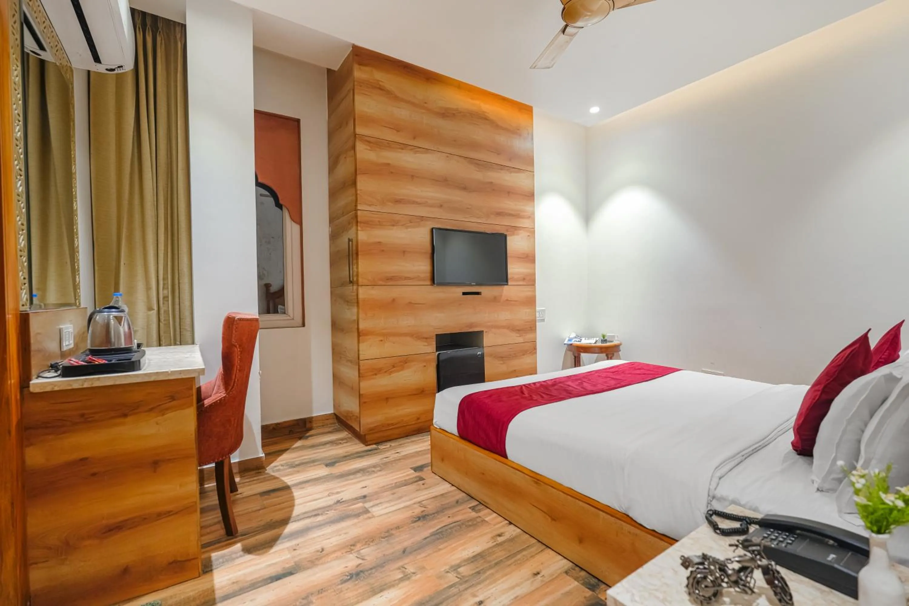 Bedroom in Hotel RV Golden A Few Steps from Golden Temple