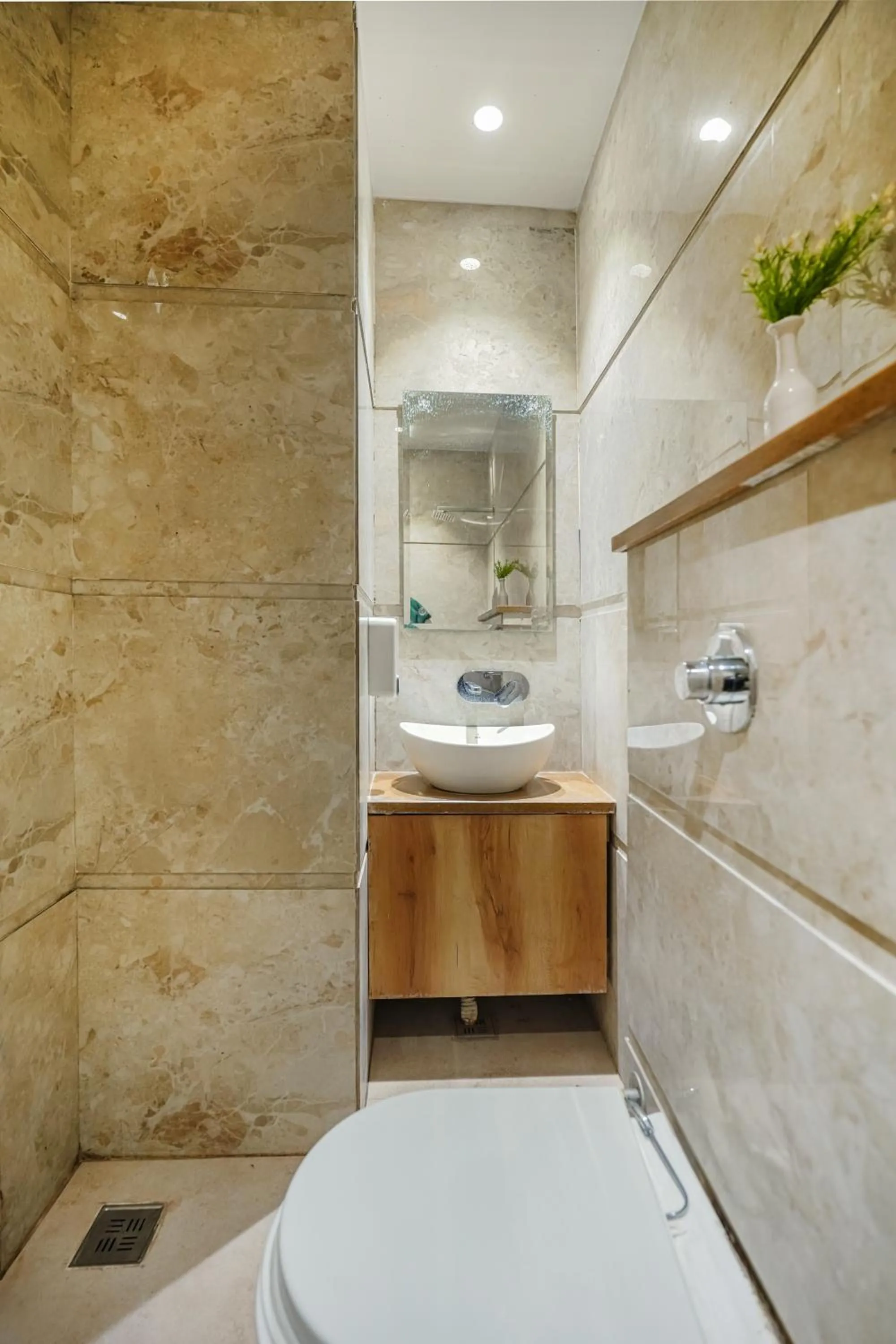 Bathroom in Hotel RV Golden A Few Steps from Golden Temple