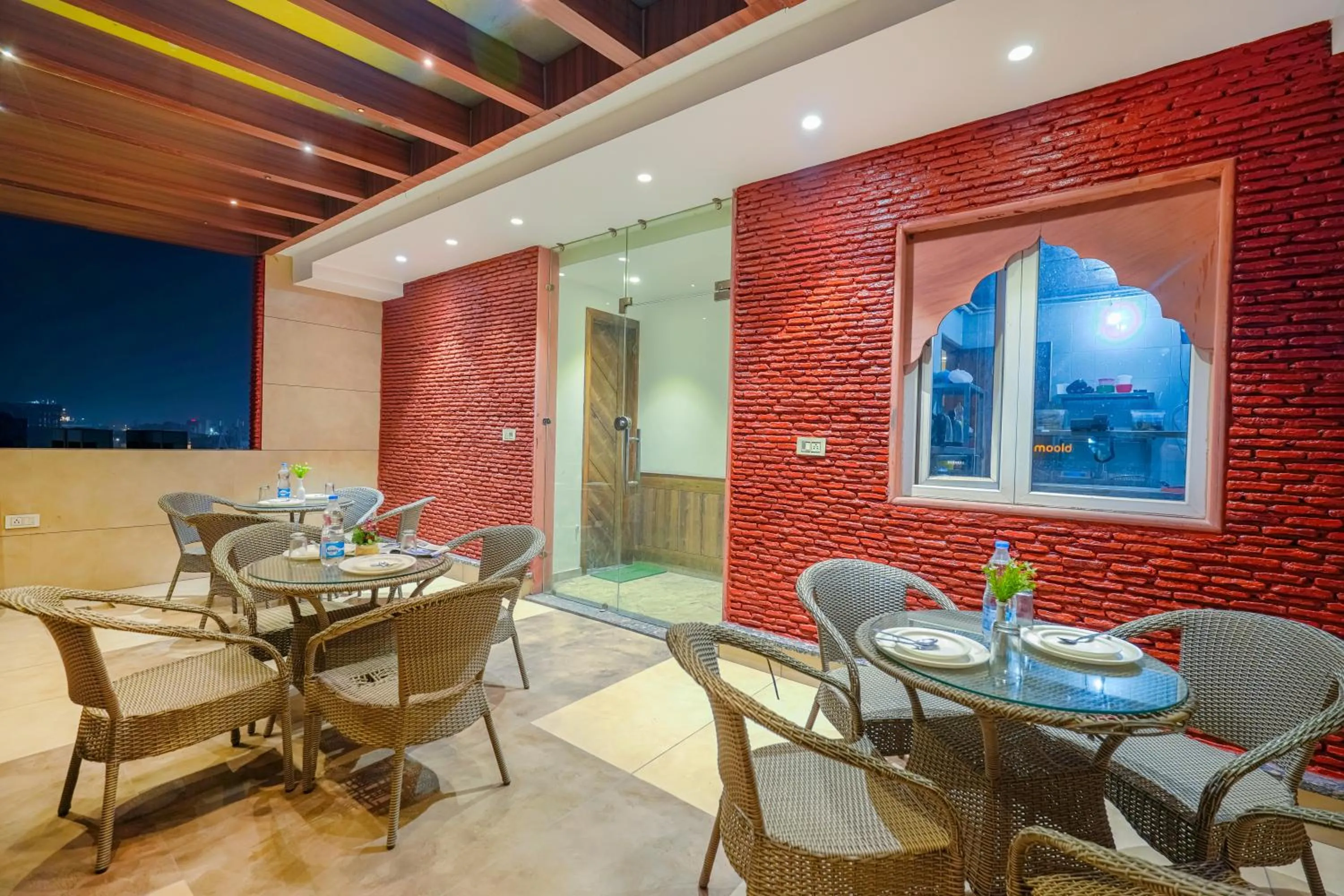 Dining area in Hotel RV Golden A Few Steps from Golden Temple