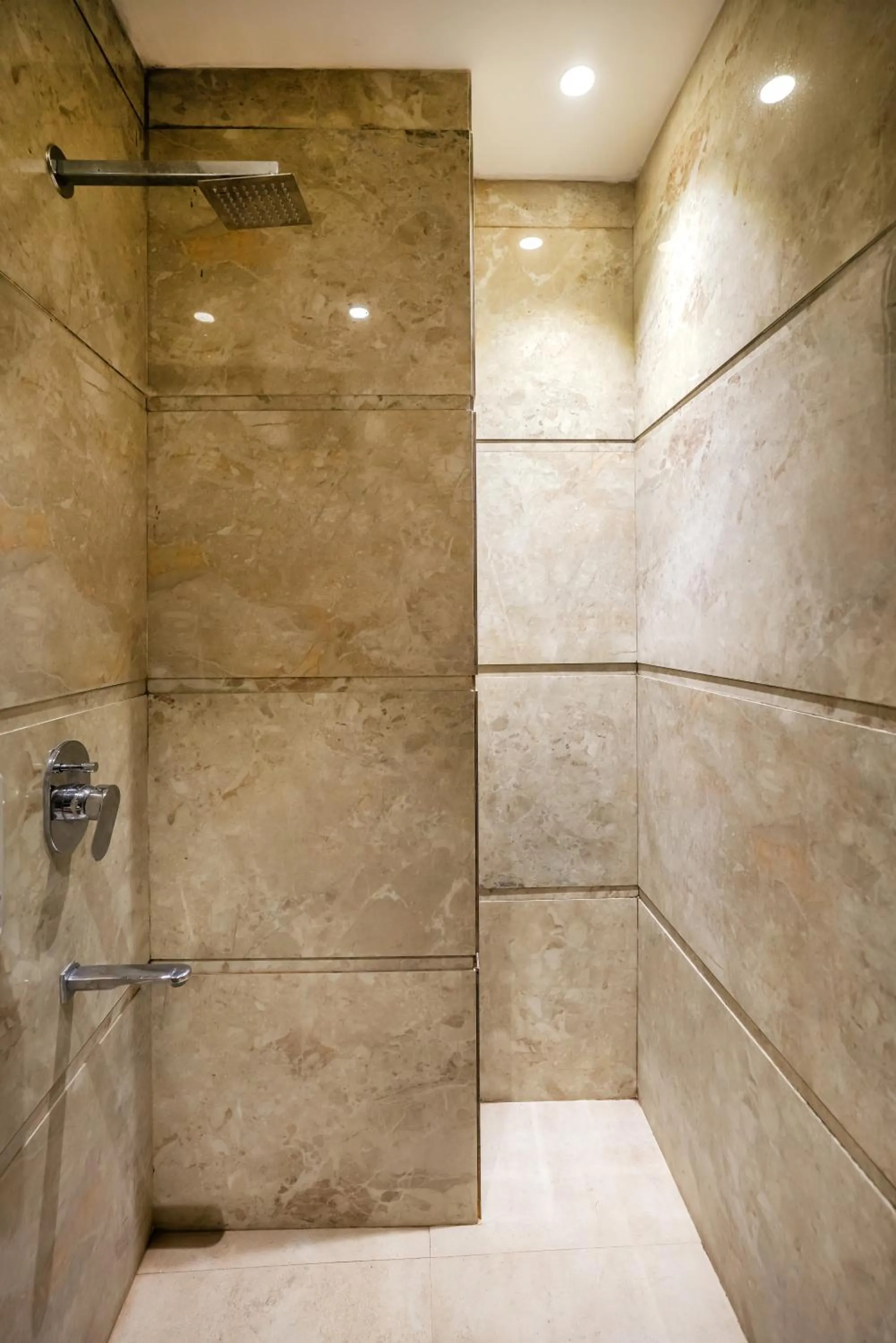 Bathroom in Hotel RV Golden A Few Steps from Golden Temple