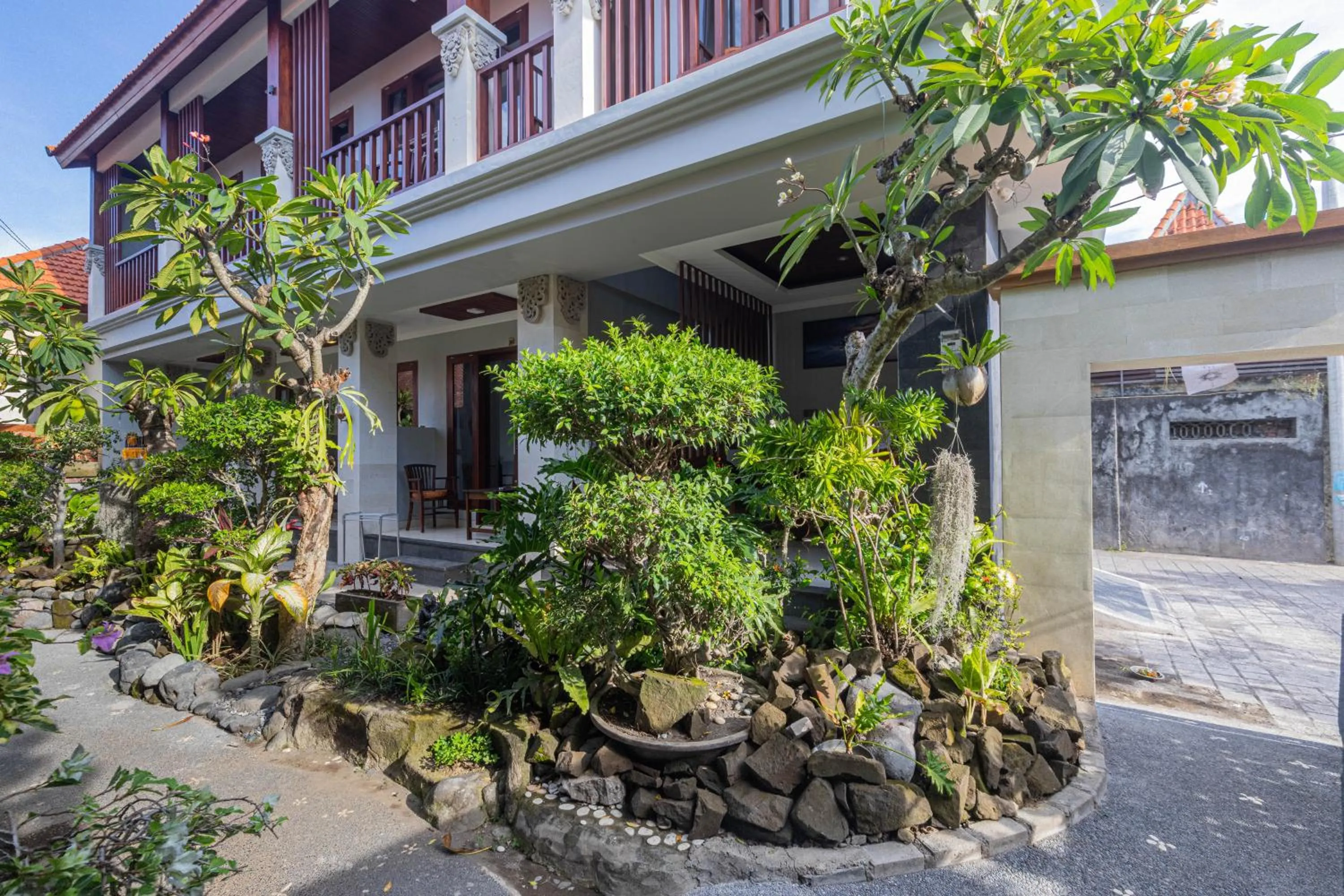 Property building in Donahome