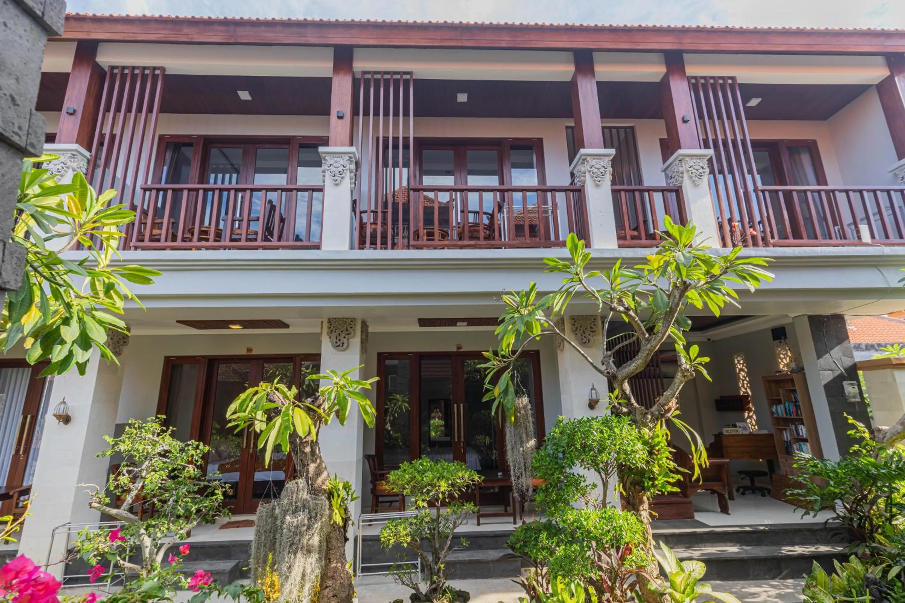 Property building in Donahome