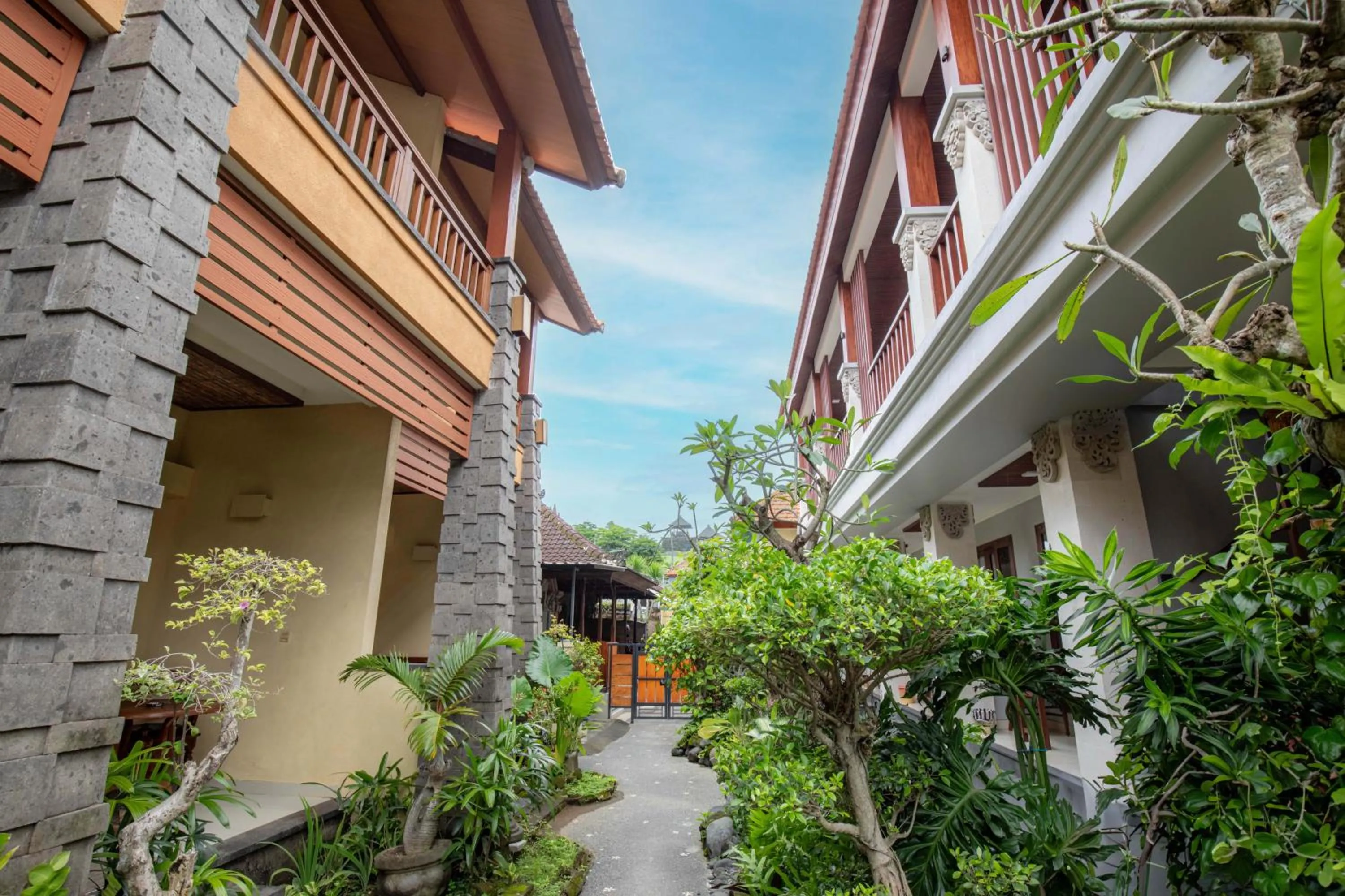 Property building in Donahome