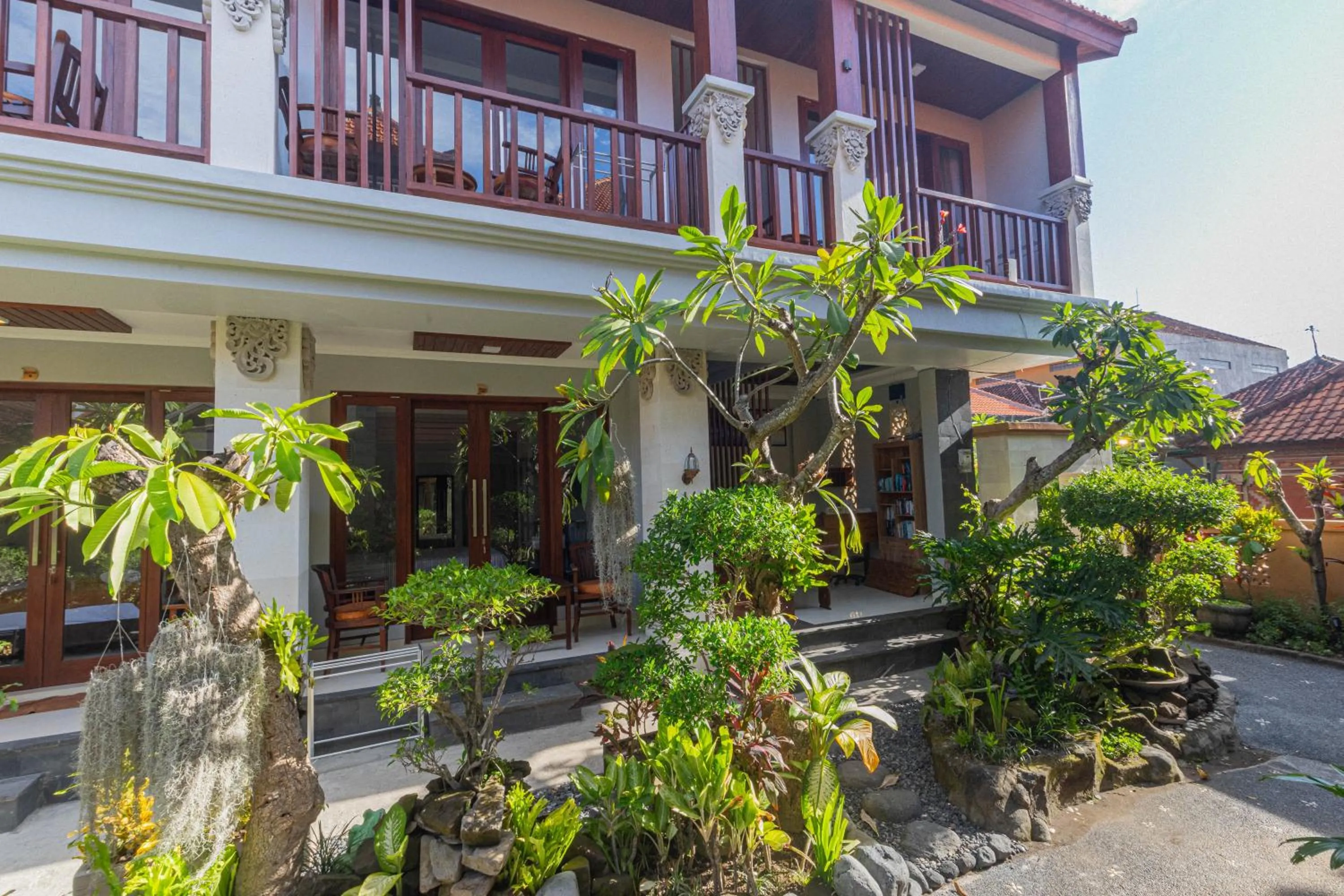 Property building in Donahome