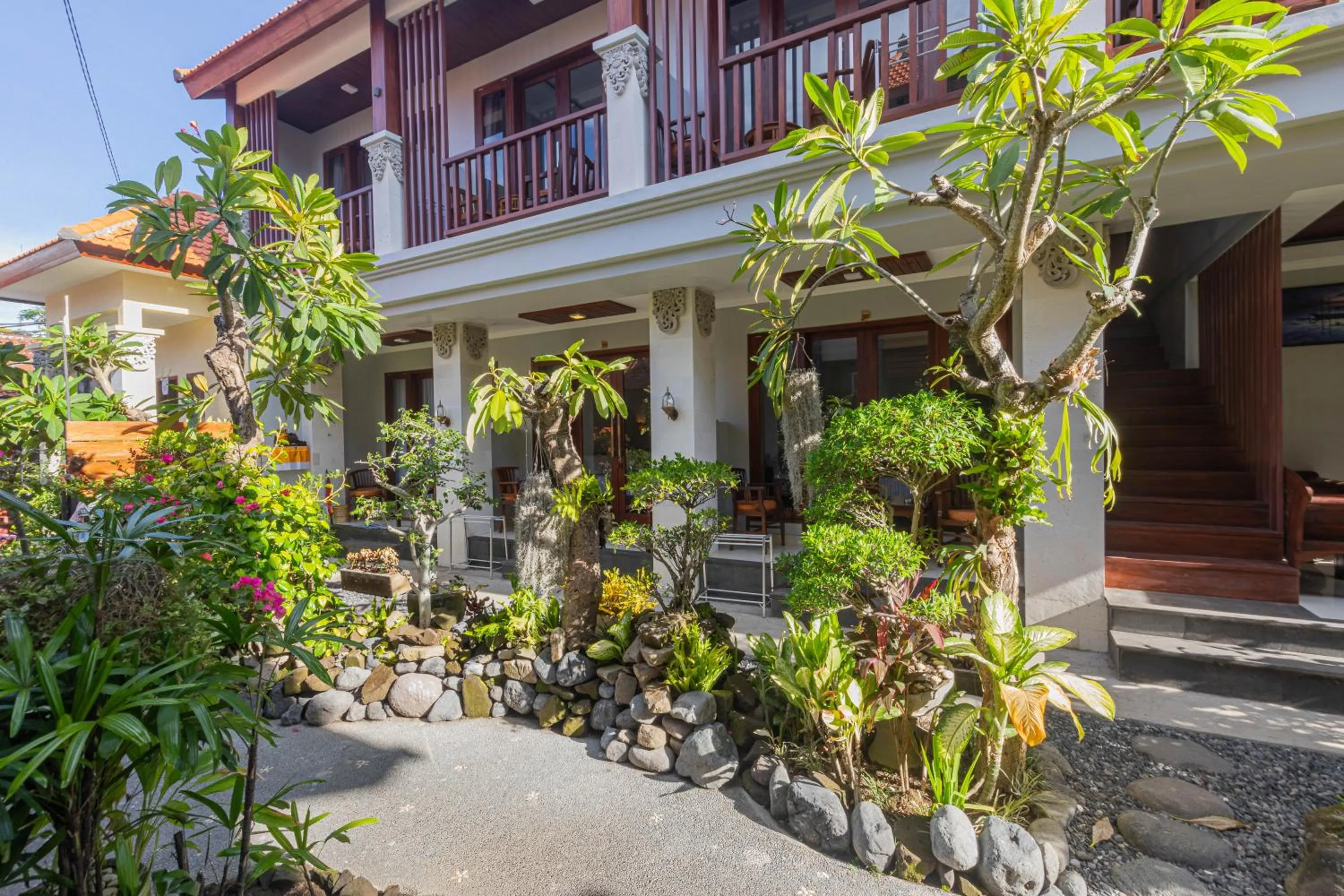 Property building in Donahome