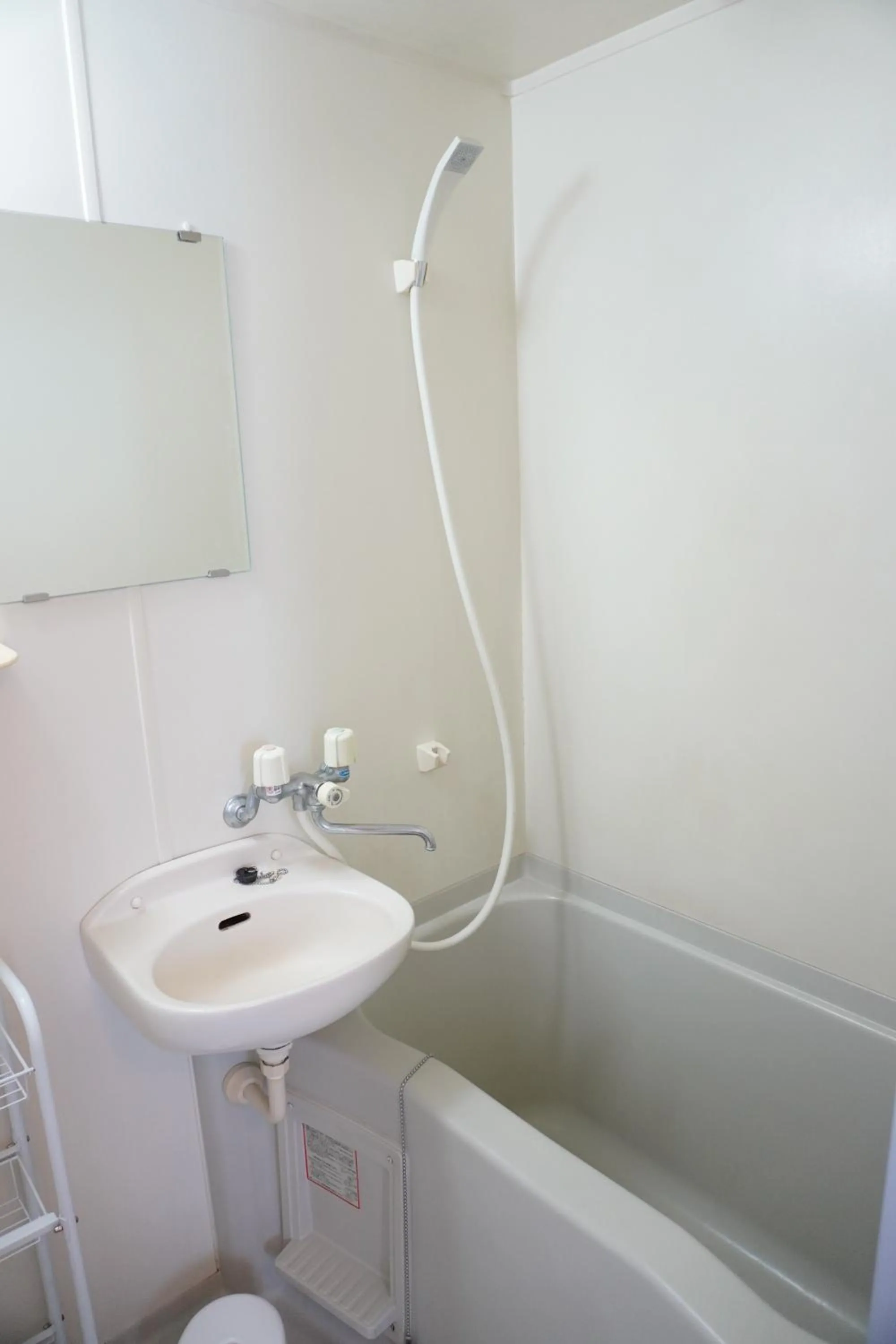 Shower in Shimokitazawa Akima