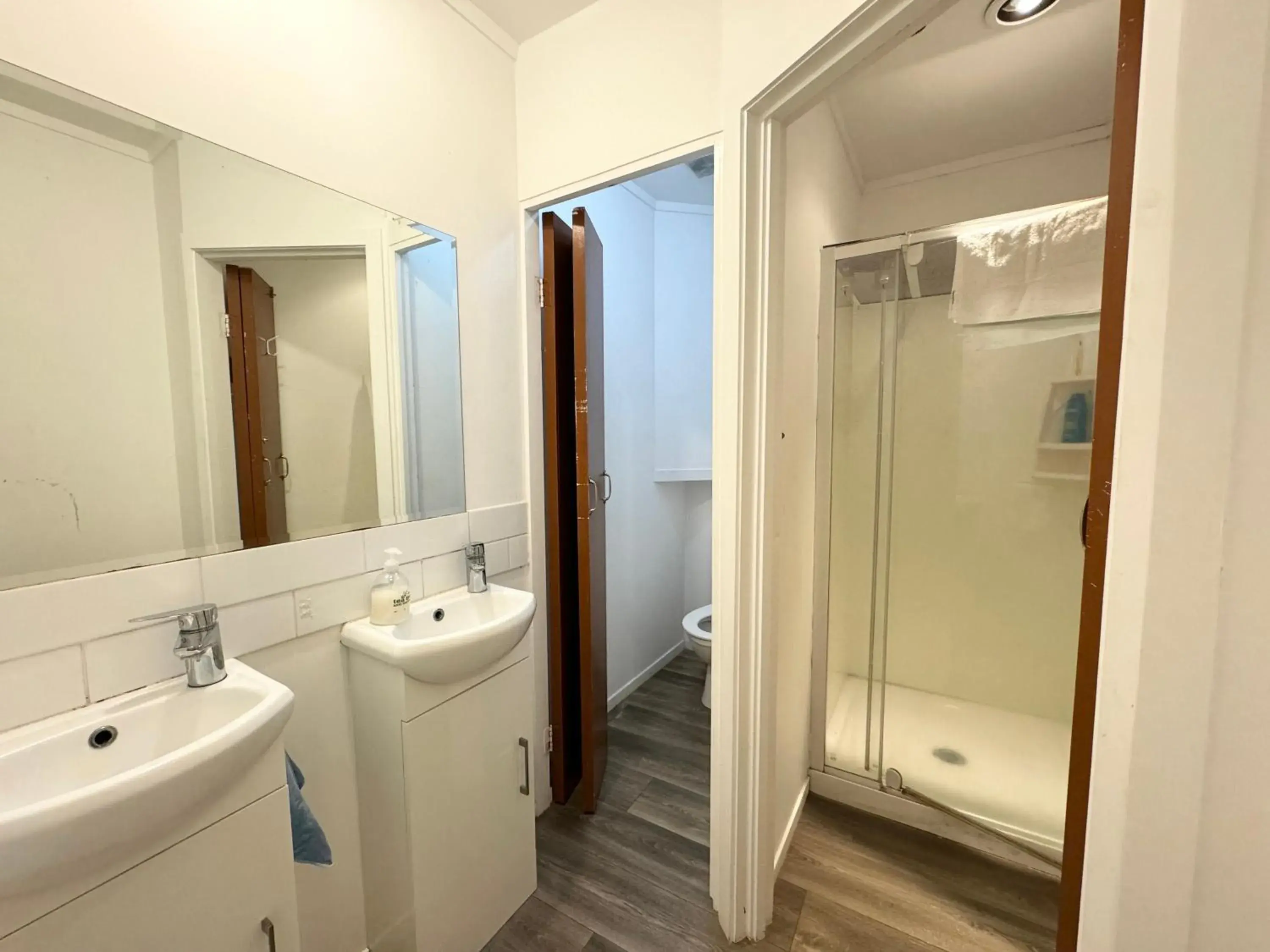 Private Room with Shared Bathroom in Rainbow Motel & Guest House Private Room with Shared Bathroom in Rainbow Motel & Guest House