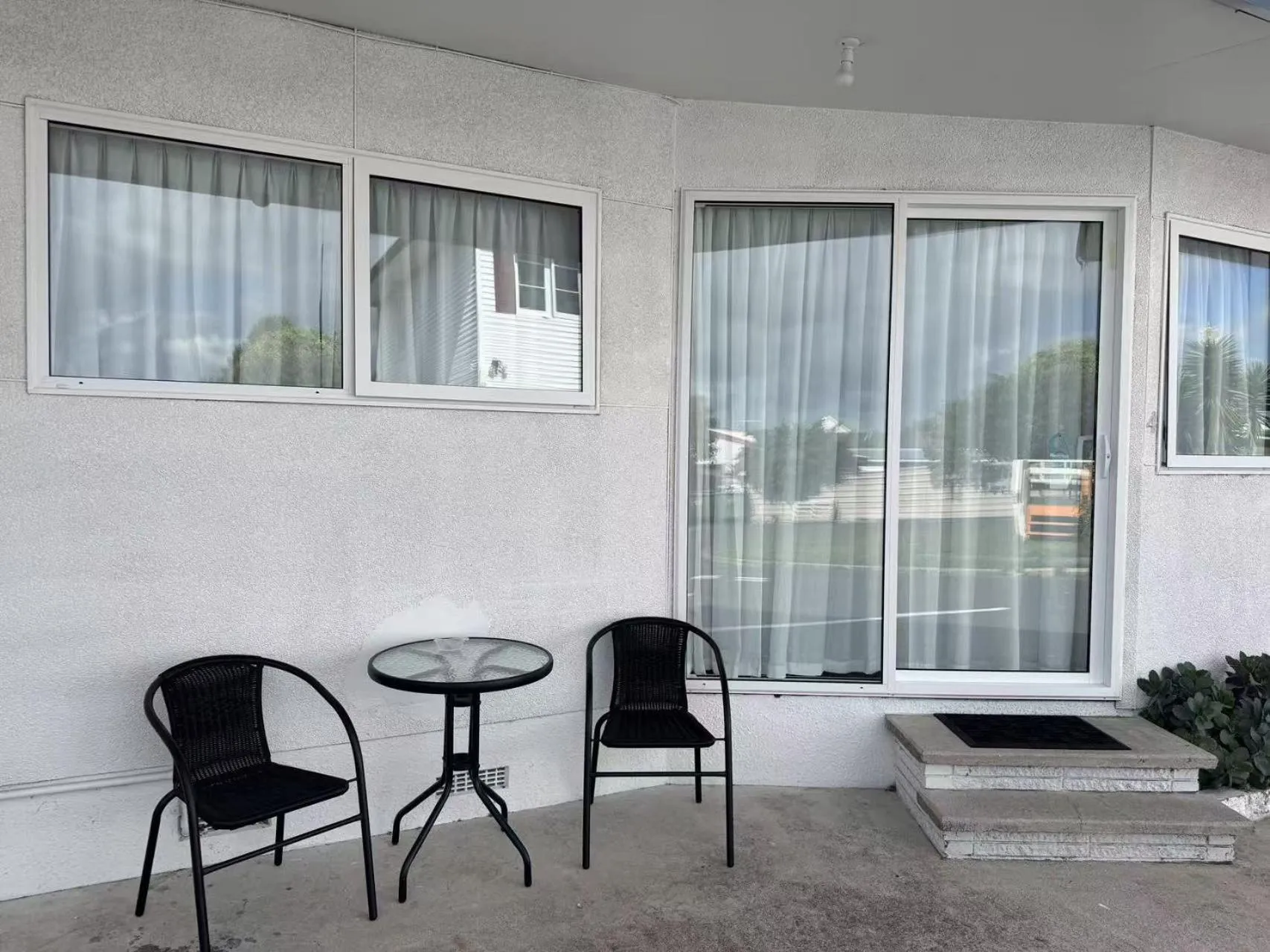 Rainbow Motel & Guest House