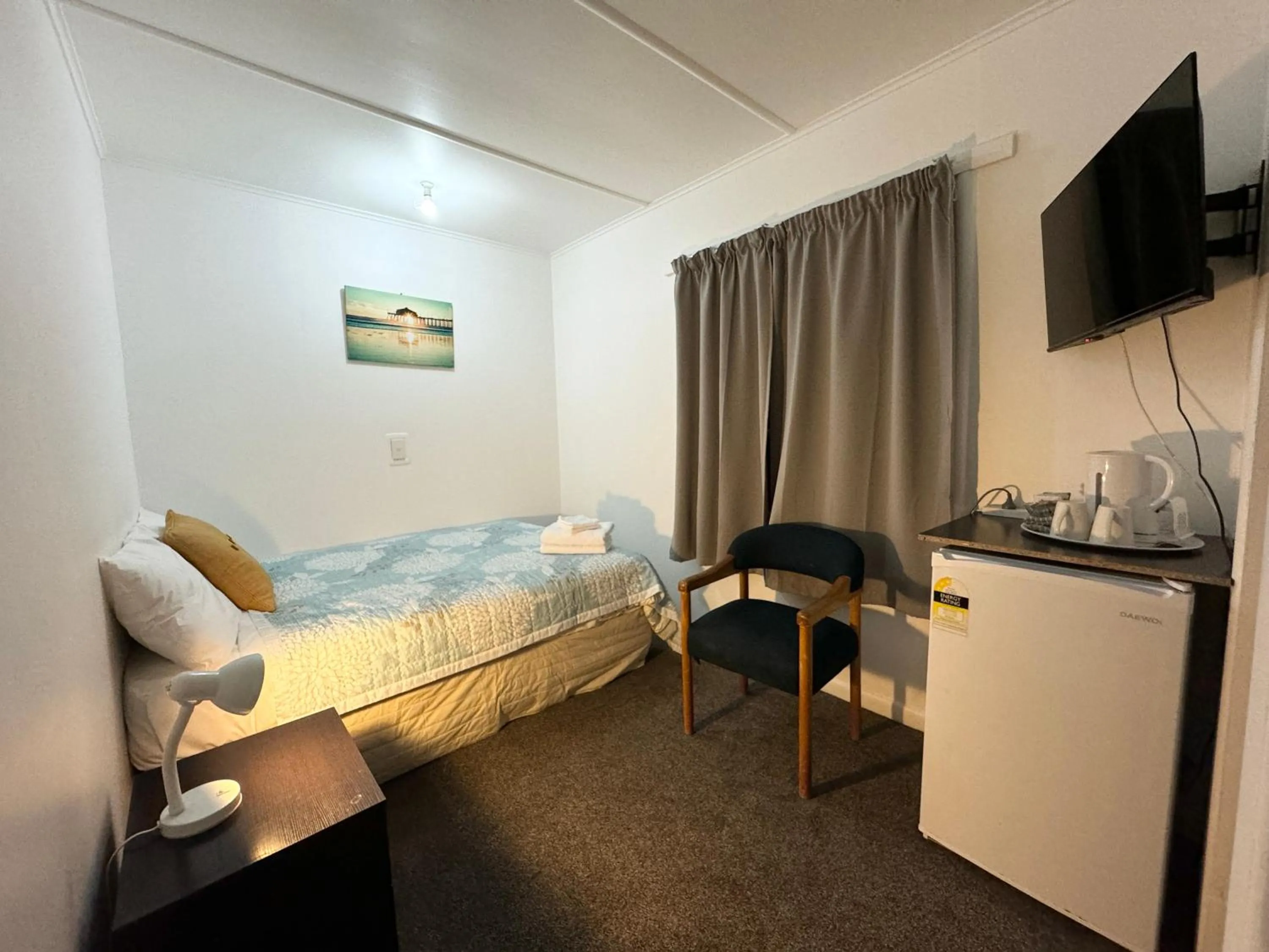 Photo of the whole room, Bed in Rainbow Motel & Guest House