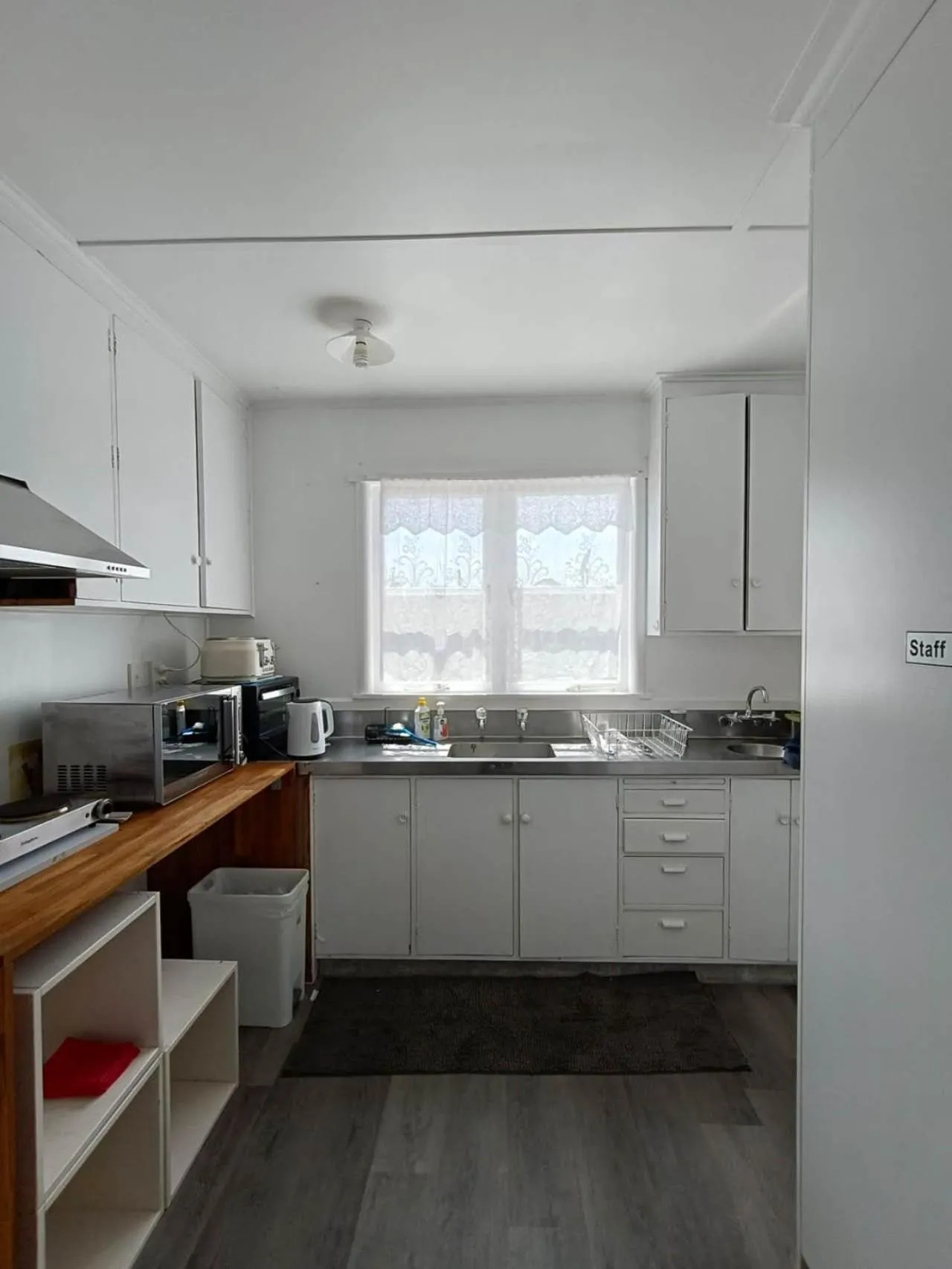 Kitchen or kitchenette in Rainbow Motel & Guest House