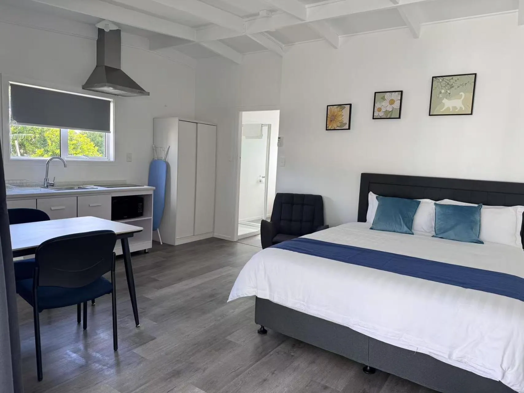 Bed in Rainbow Motel & Guest House