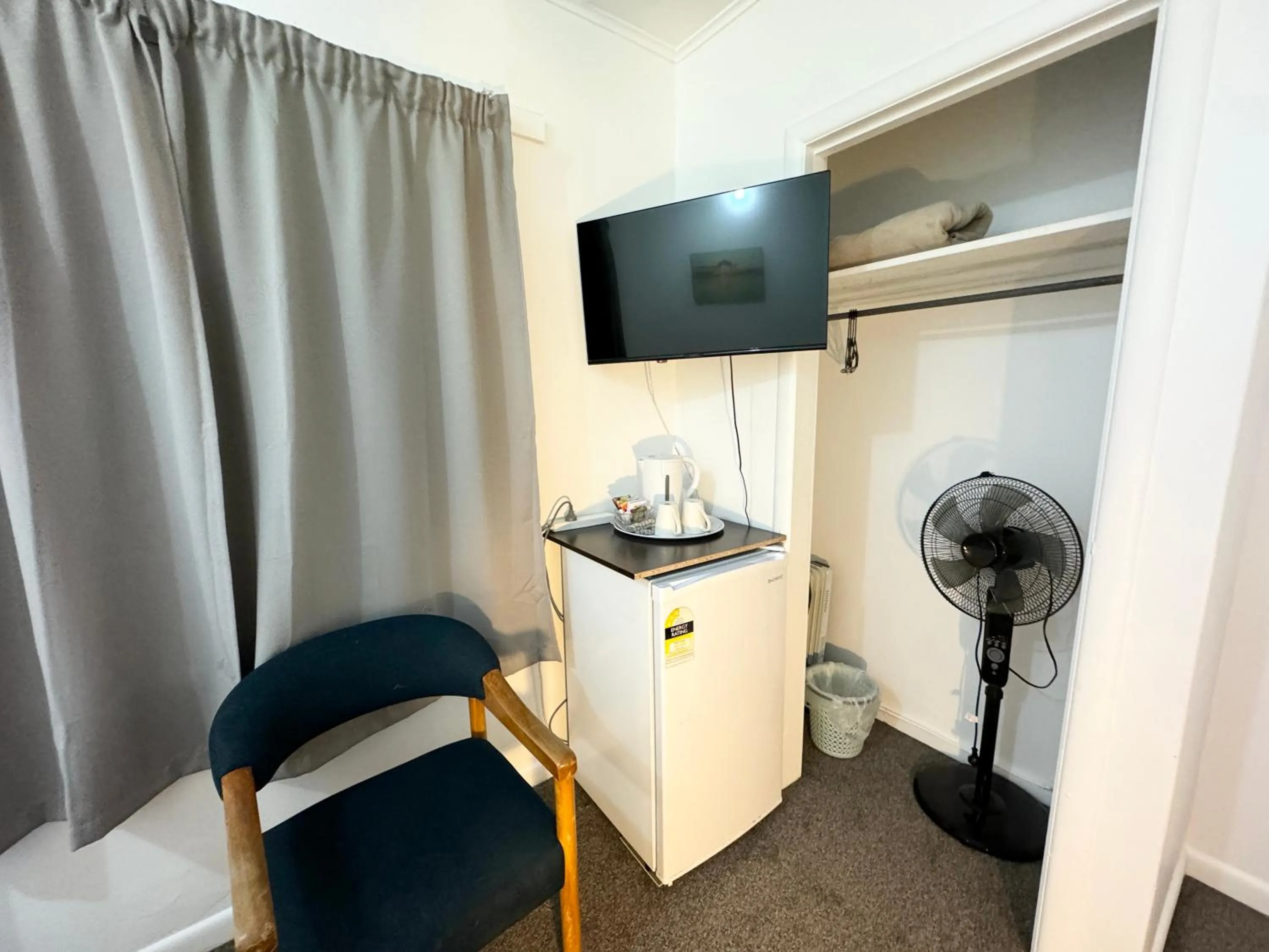 Rainbow Motel & Guest House