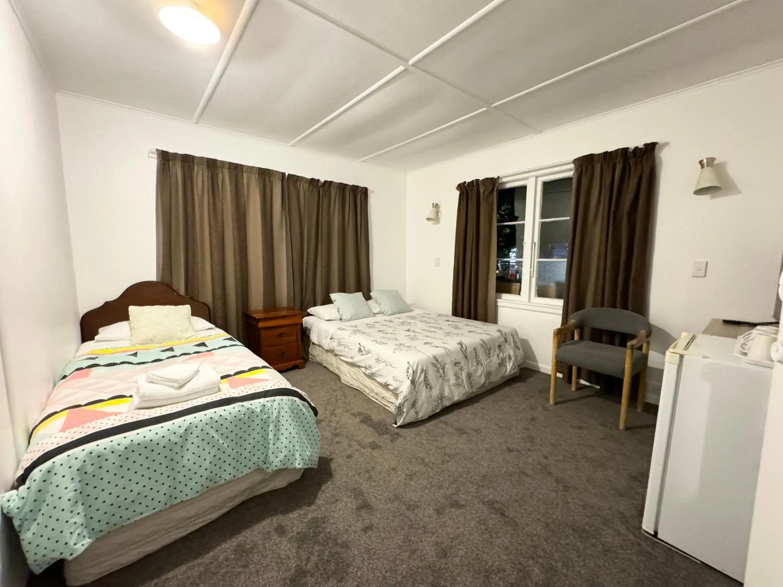 Private Room with Shared Bathroom in Rainbow Motel & Guest House Private Room with Shared Bathroom in Rainbow Motel & Guest House