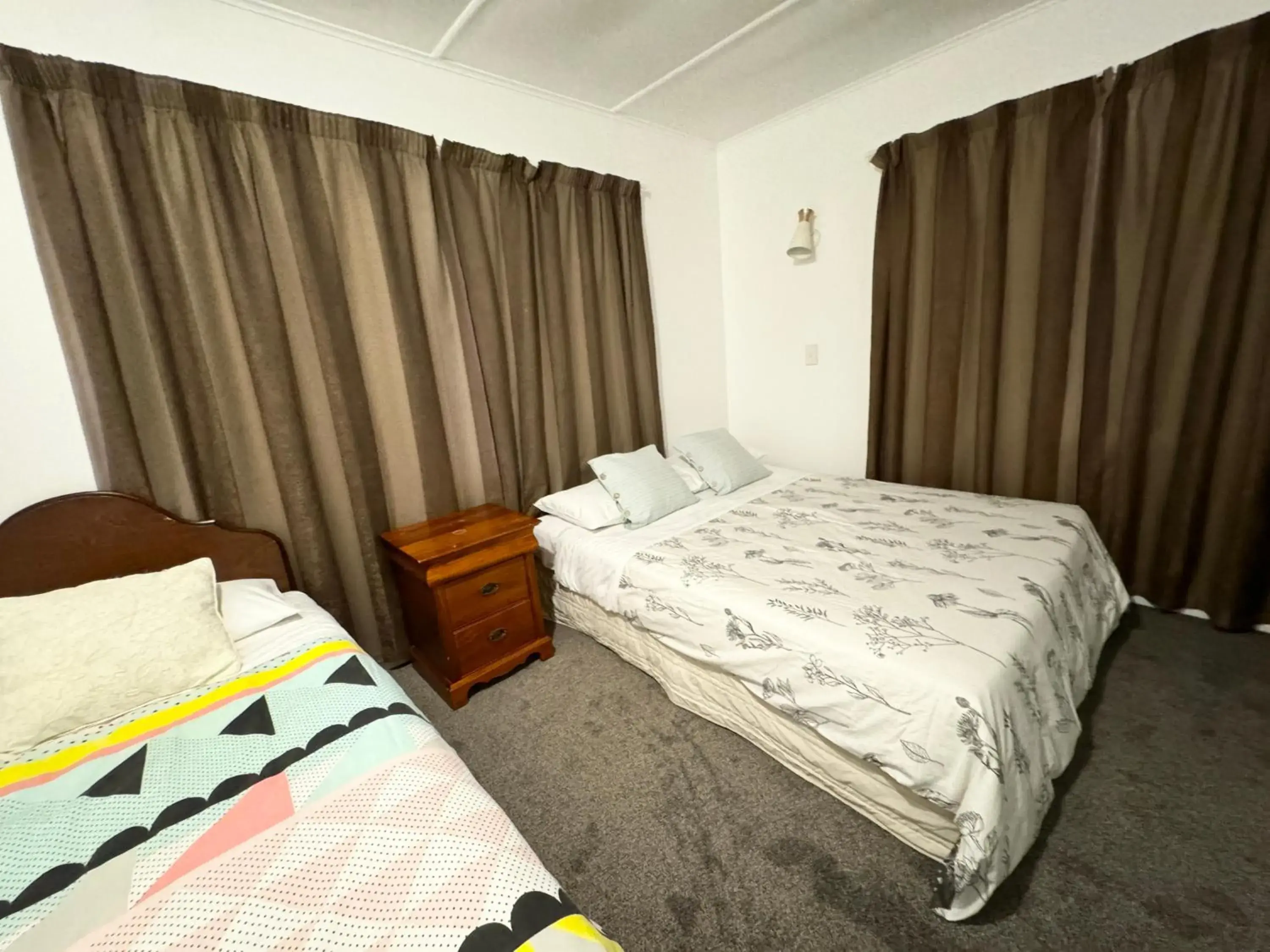 Private Room with Shared Bathroom in Rainbow Motel & Guest House Private Room with Shared Bathroom in Rainbow Motel & Guest House