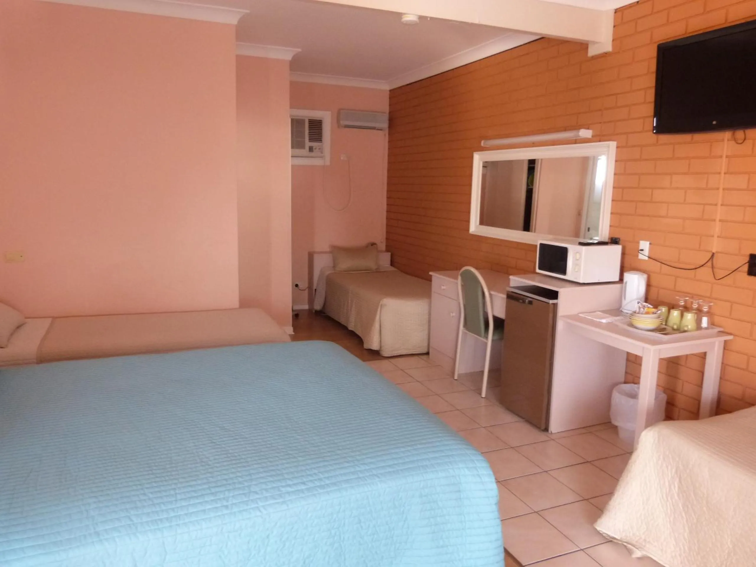 Bed in Fullarton Motor Lodge