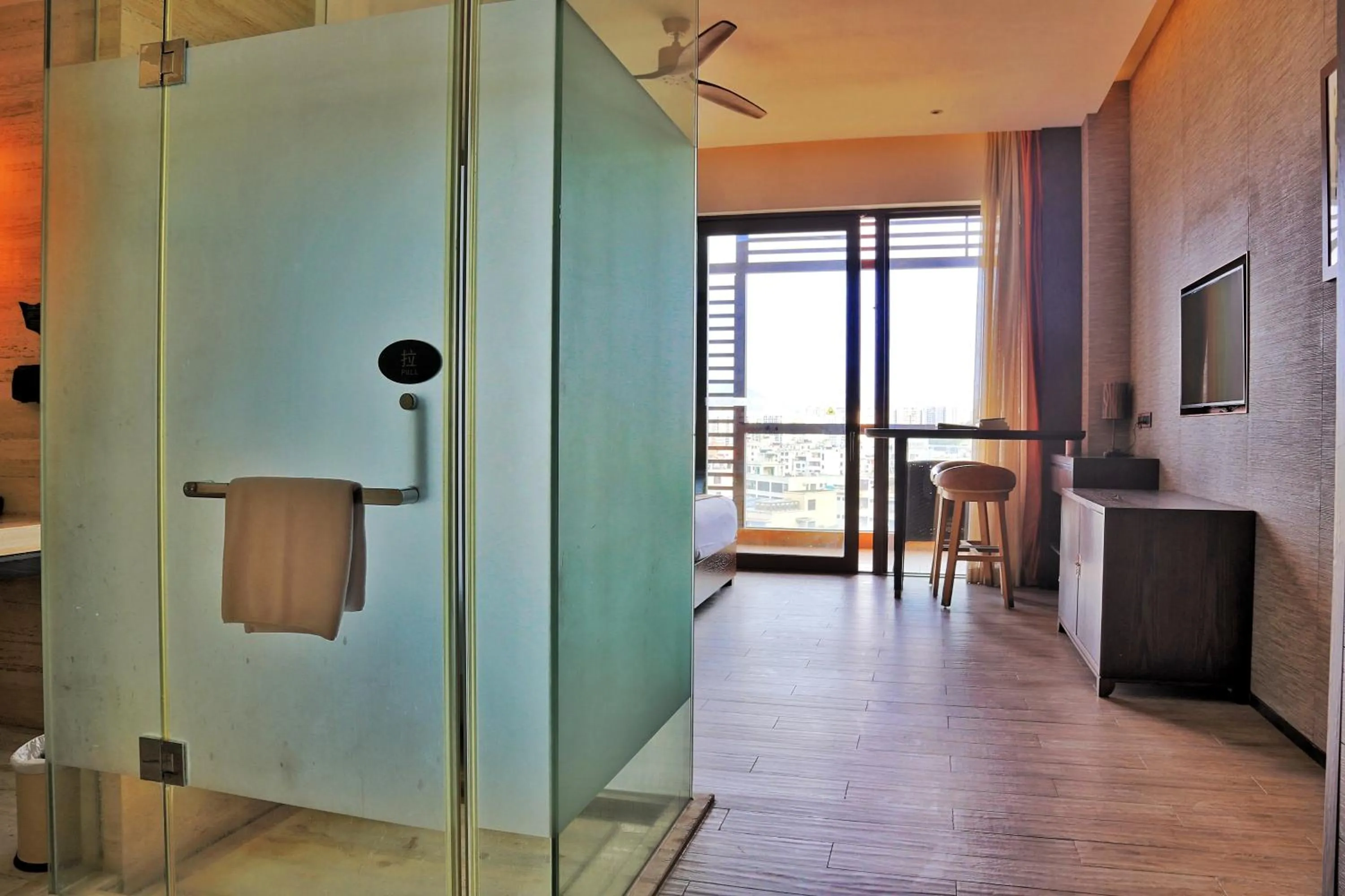 Photo of the whole room in Mangrove Tree Resort World Sanya Bay- Queen Palm Towers