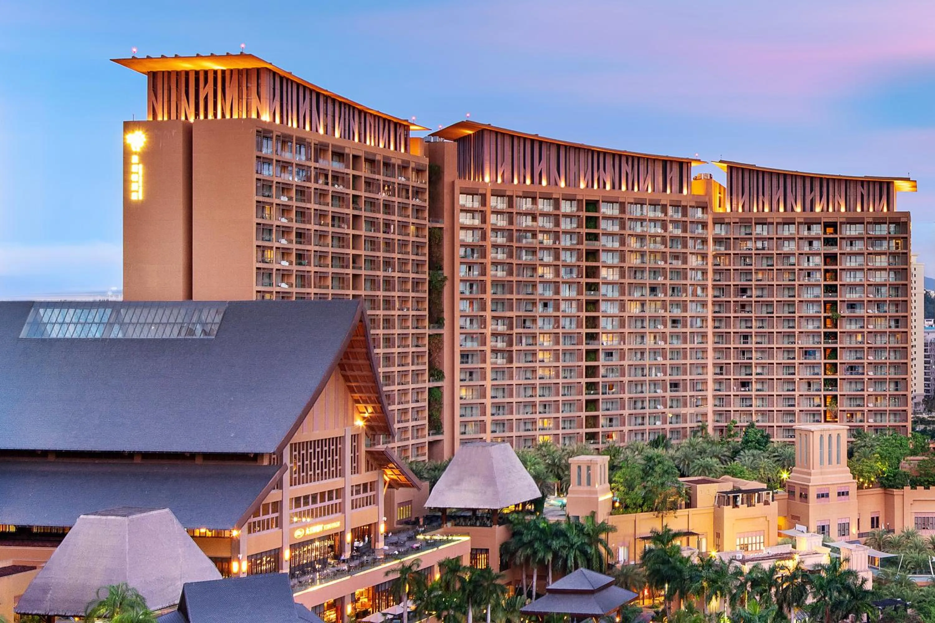 Property building in Mangrove Tree Resort World Sanya Bay- Queen Palm Towers