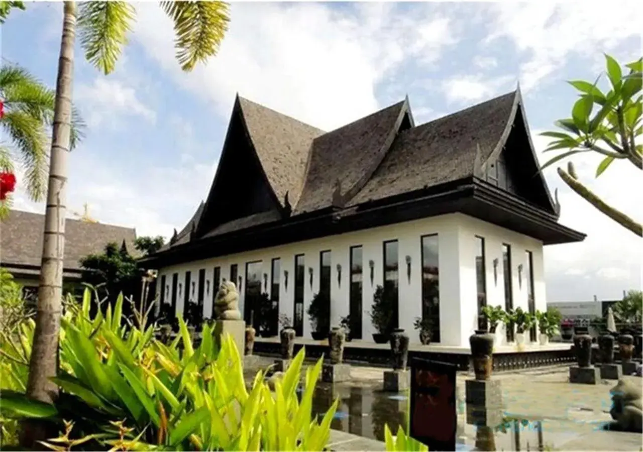 Property building in Mangrove Tree Resort World Sanya Bay- Queen Palm Towers Property building in Mangrove Tree Resort World Sanya Bay- Queen Palm Towers