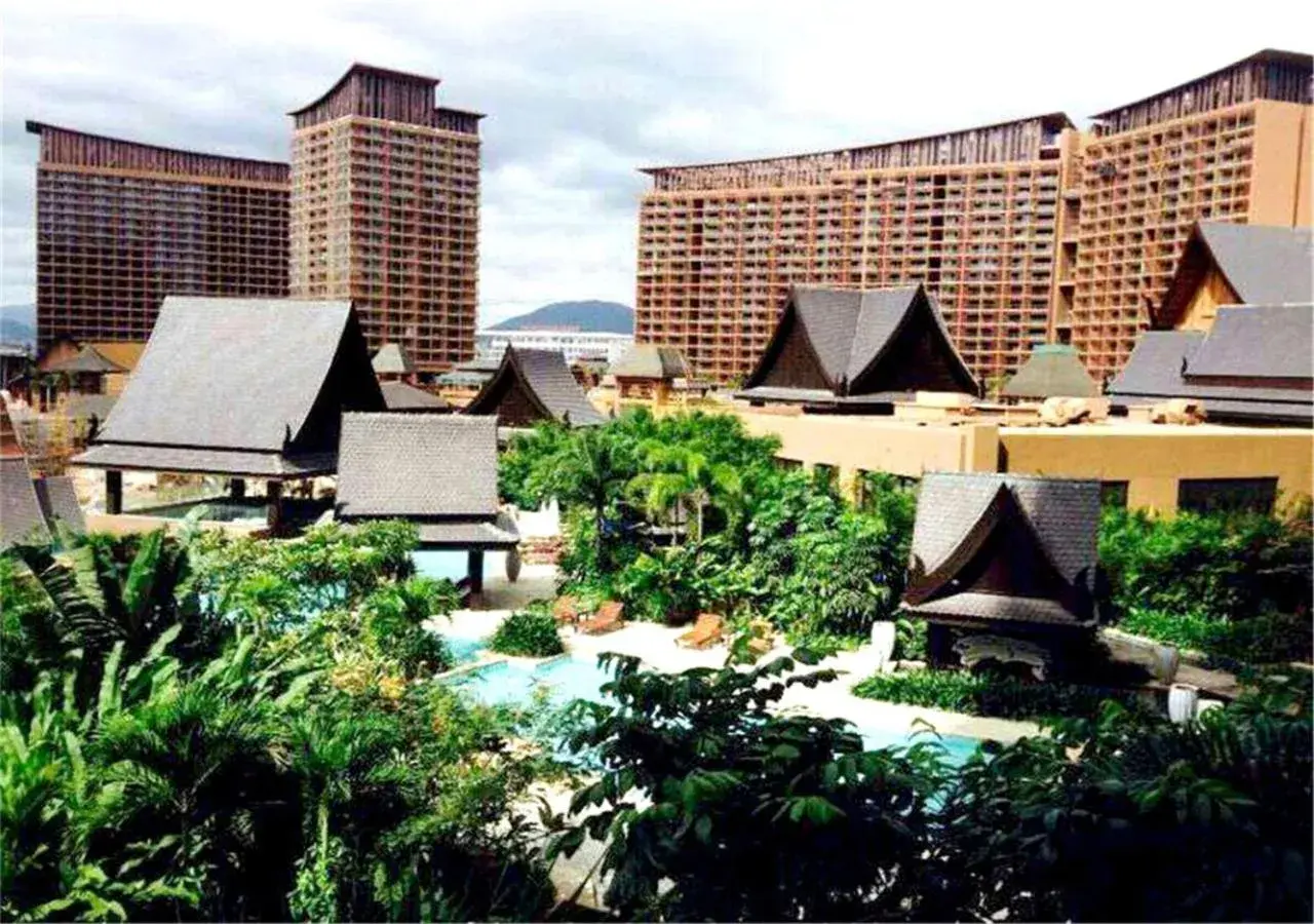 Property building in Mangrove Tree Resort World Sanya Bay- Queen Palm Towers Property building in Mangrove Tree Resort World Sanya Bay- Queen Palm Towers