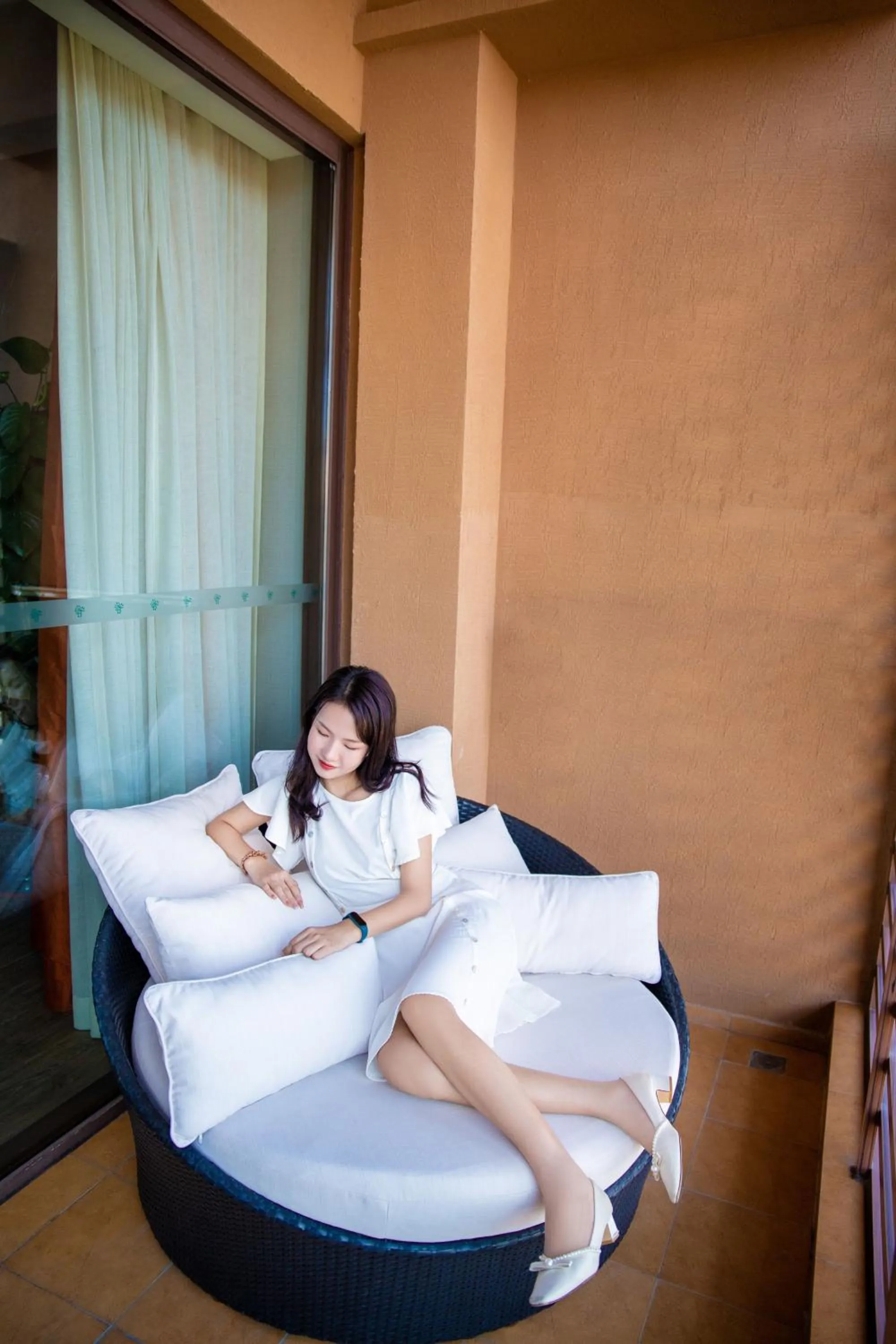 Balcony/Terrace, Bed in Mangrove Tree Resort World Sanya Bay- Queen Palm Towers