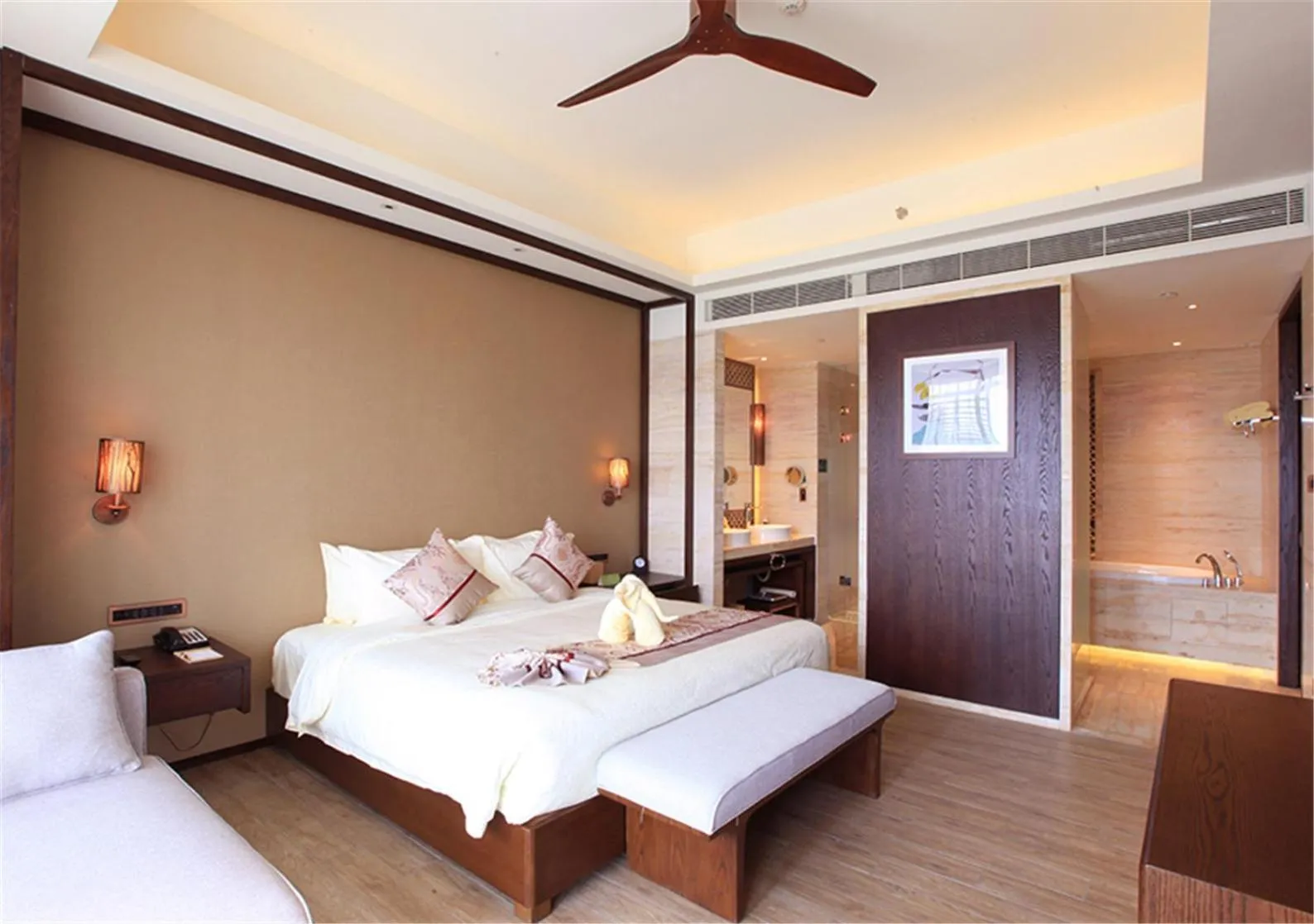 Bed in Mangrove Tree Resort World Sanya Bay- Queen Palm Towers