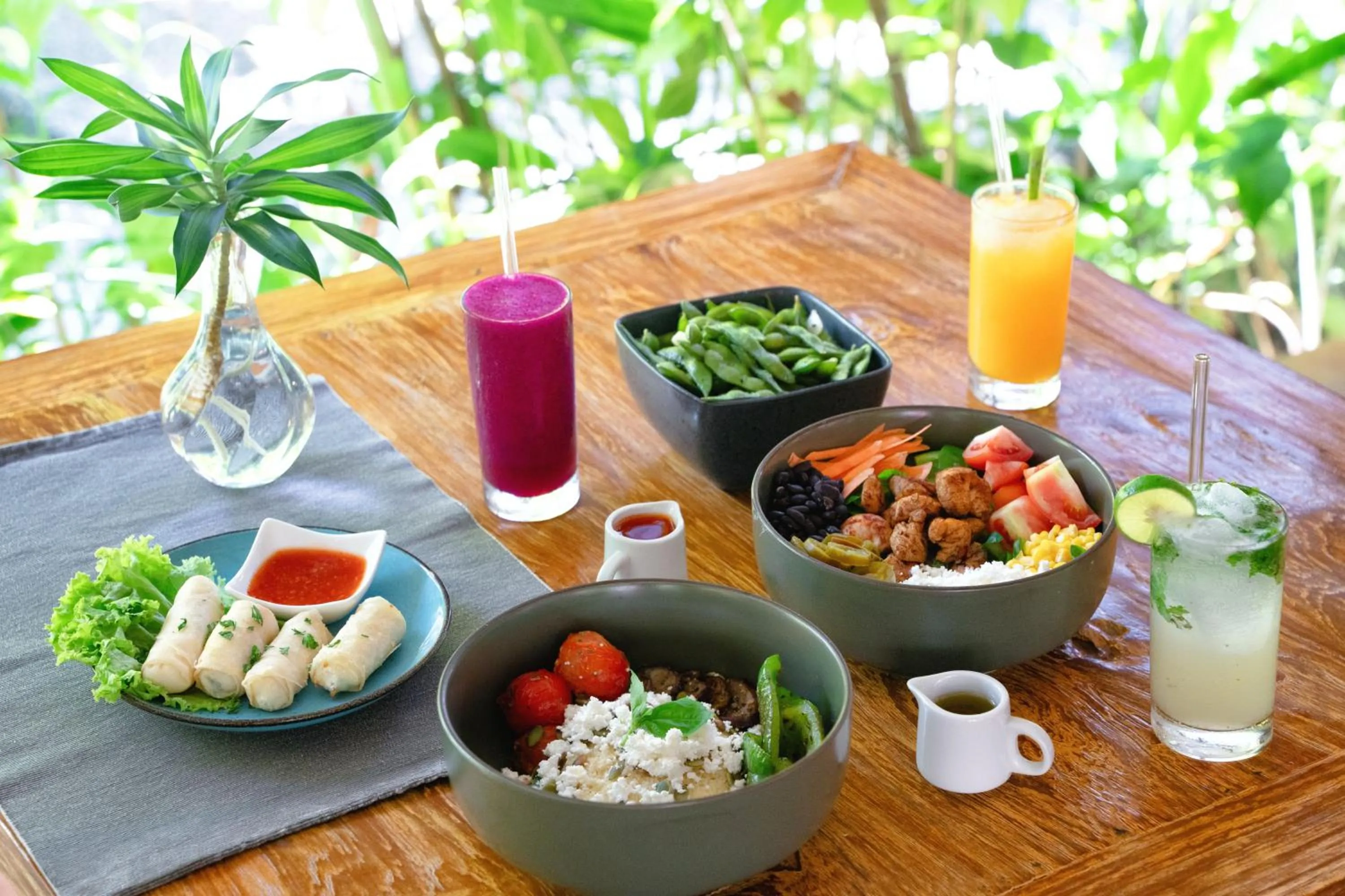 Restaurant/places to eat in Belukar Villas