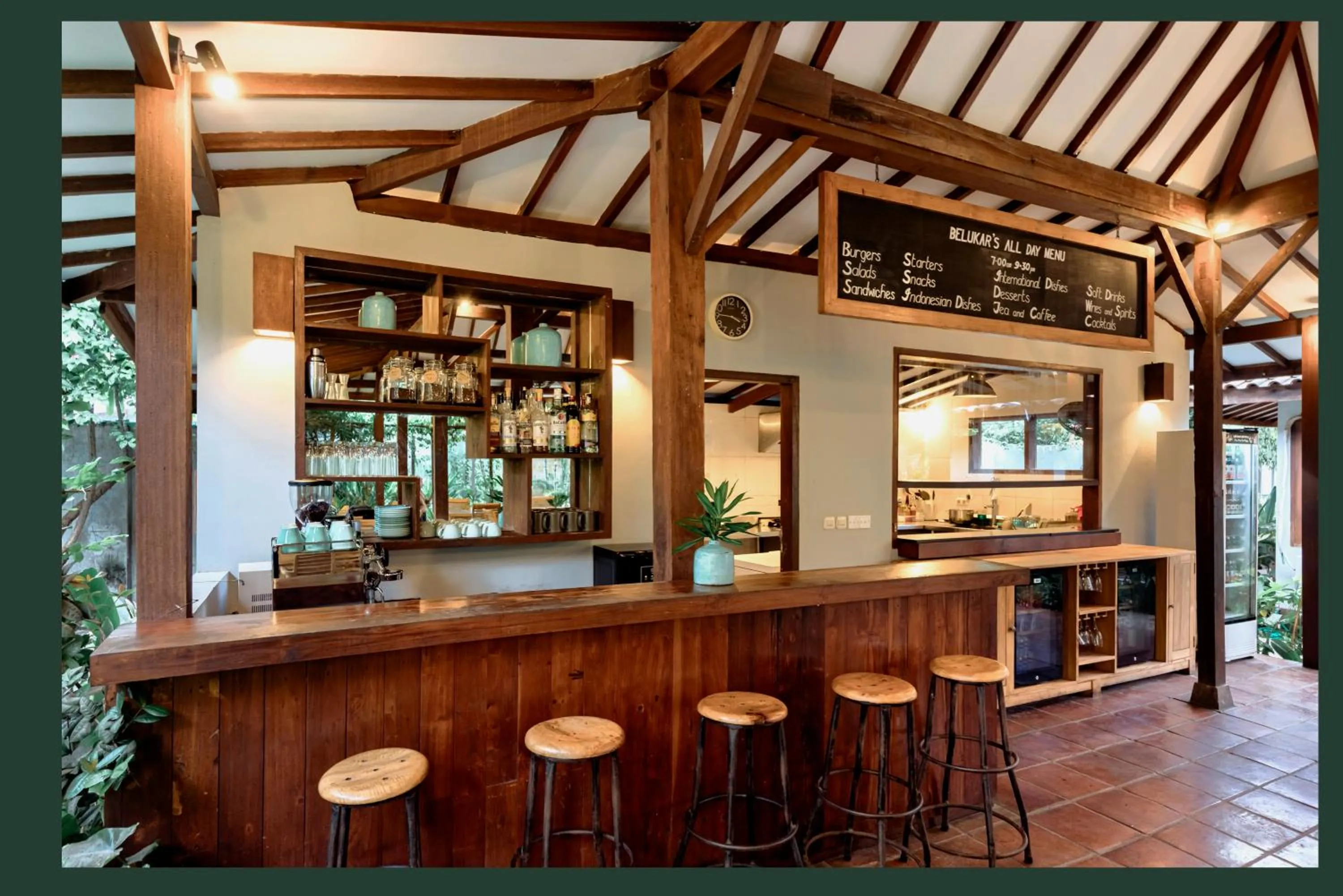 Restaurant/places to eat in Belukar Villas