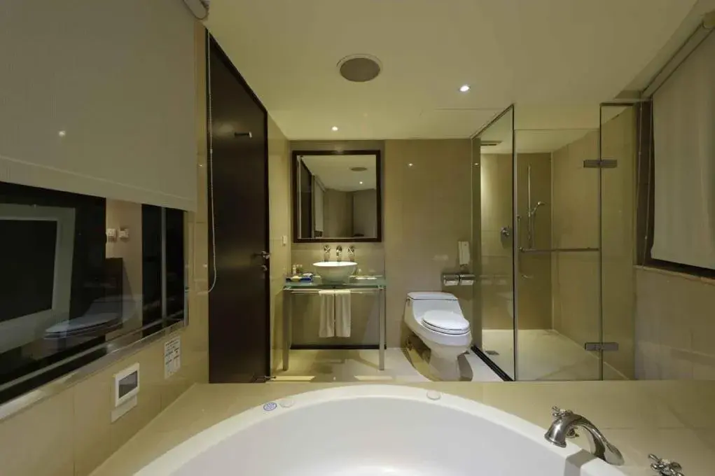 Shower, Bathroom in K Hotel - Yunghe