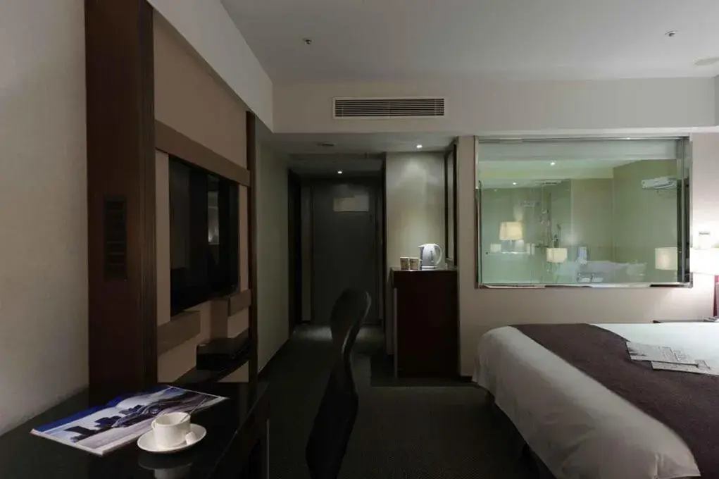 Photo of the whole room, Bed in K Hotel - Yunghe