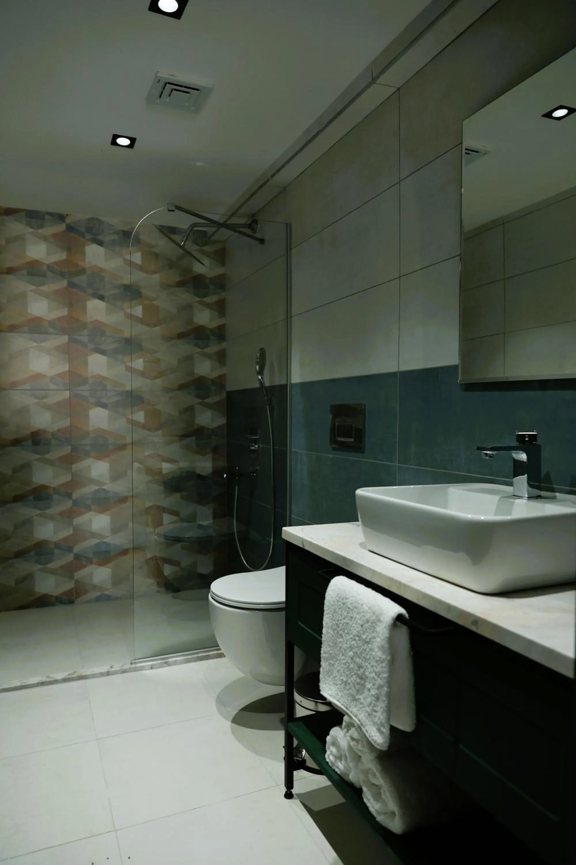 Bathroom in Aybek Ratio Hotel