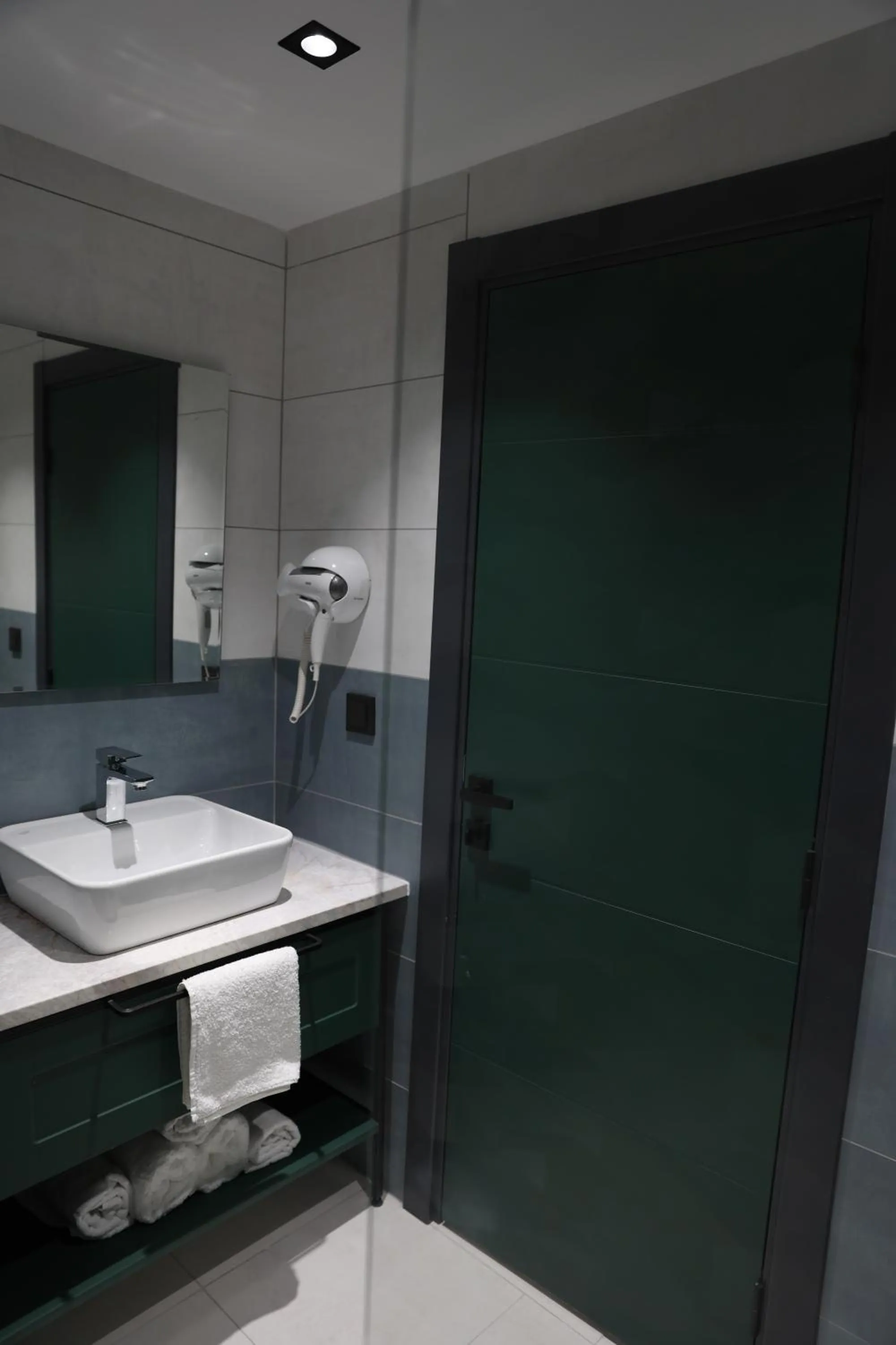 Bathroom in Aybek Ratio Hotel