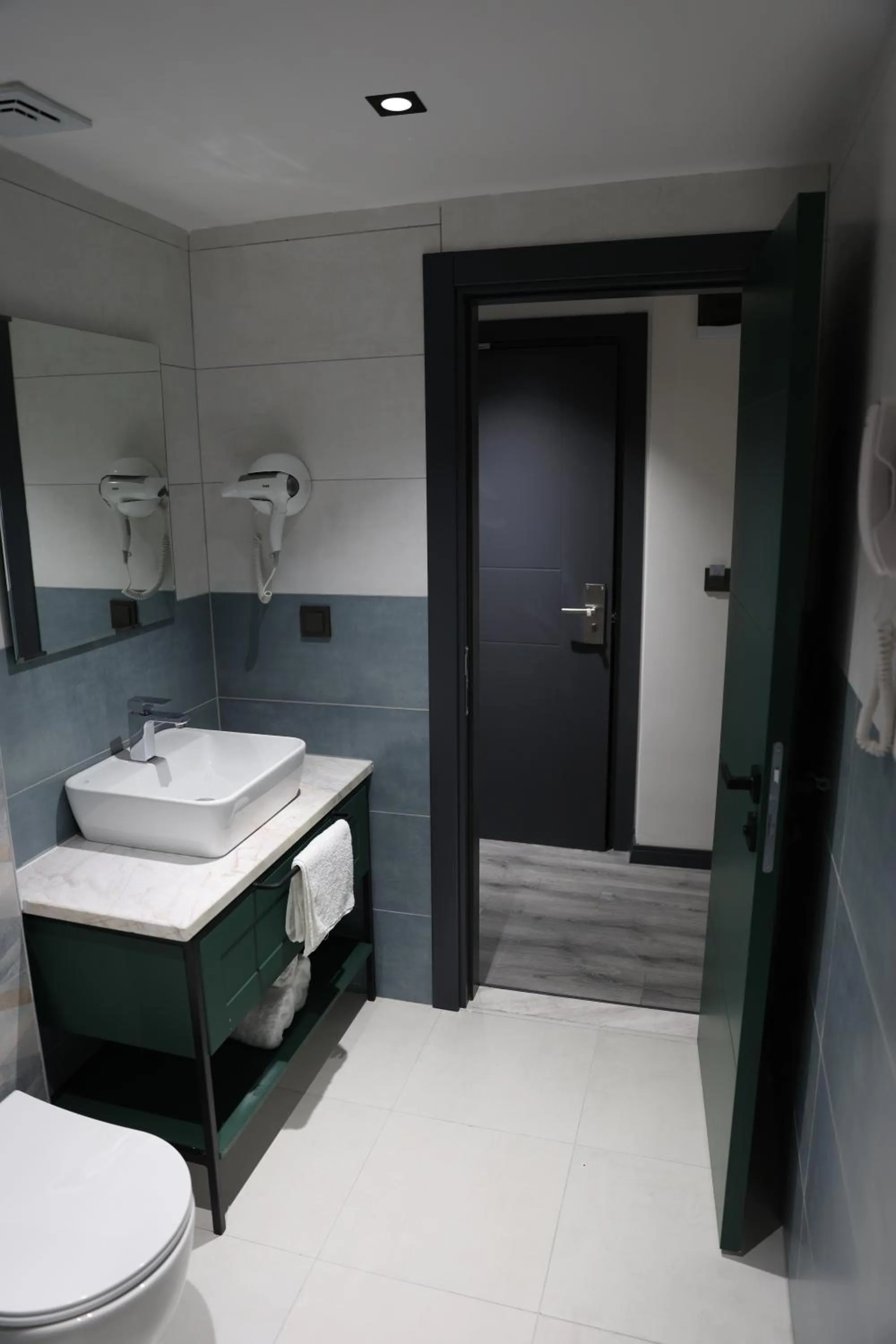 Bathroom in Aybek Ratio Hotel