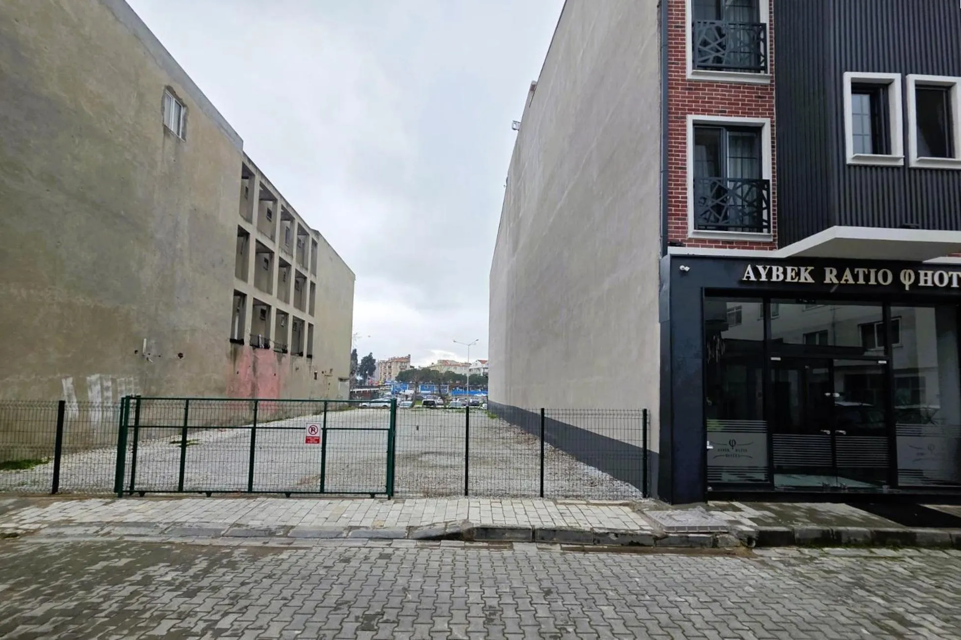 Parking in Aybek Ratio Hotel