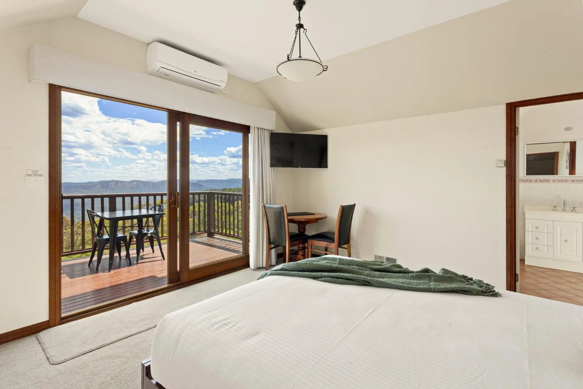 Bed in Valley of the Waters B&B