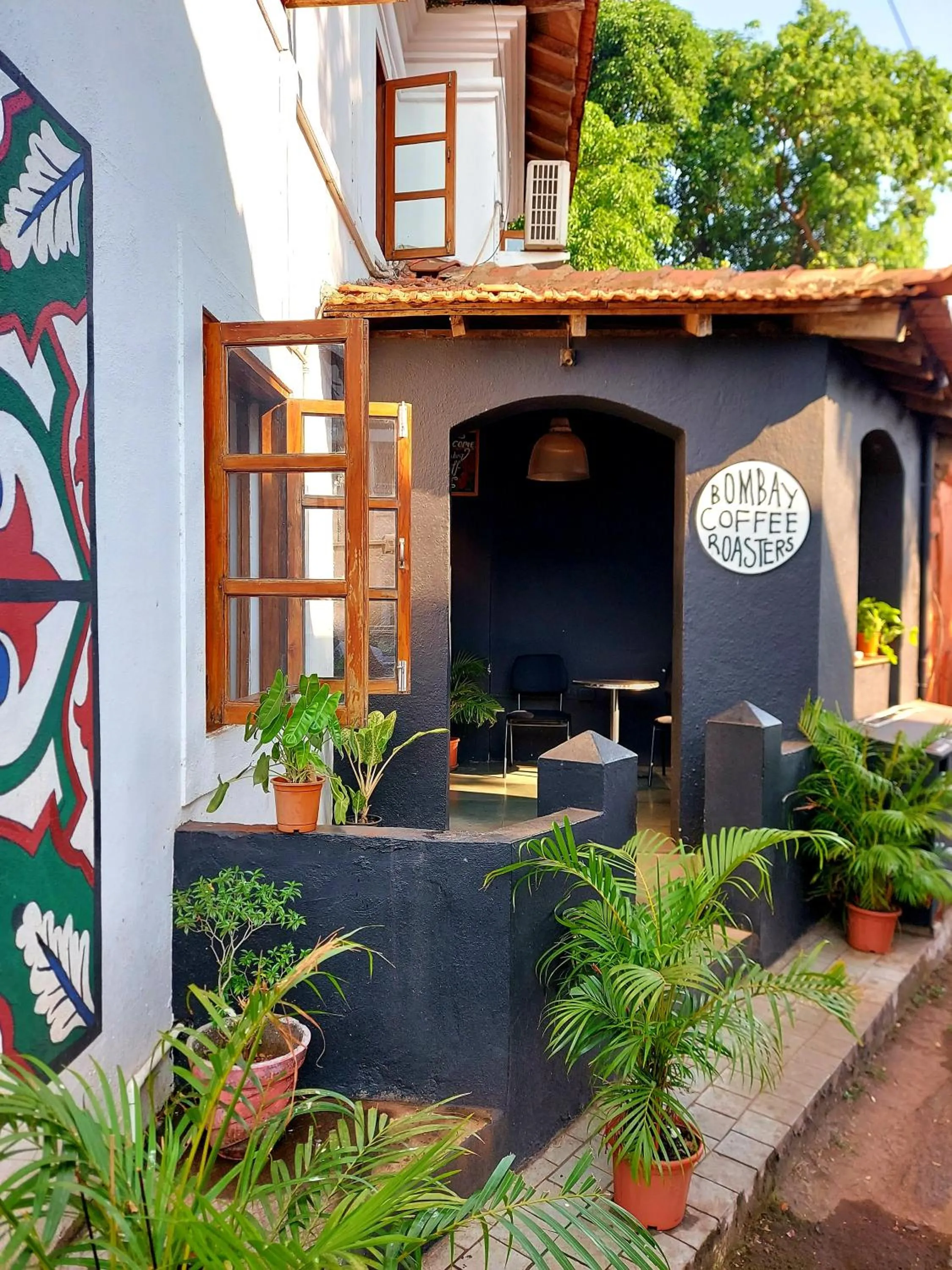Facade/entrance in The Old Quarter Hostel