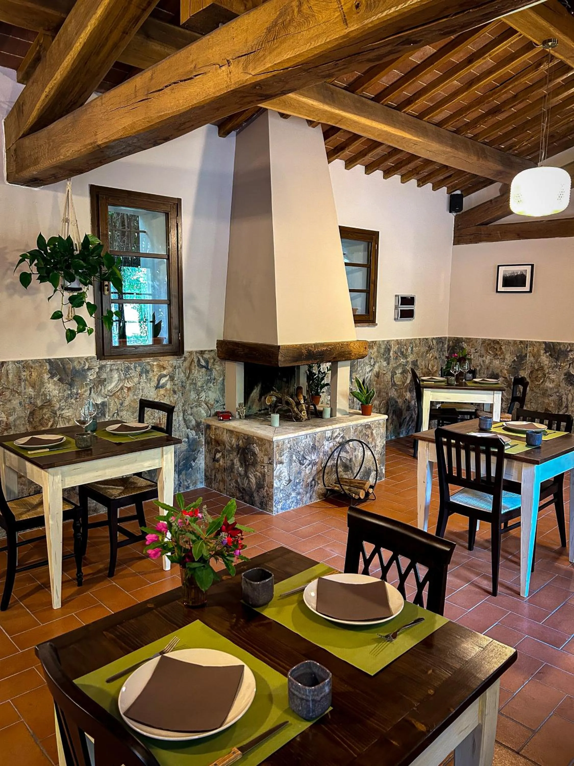 Restaurant/places to eat in Villa Mucellena